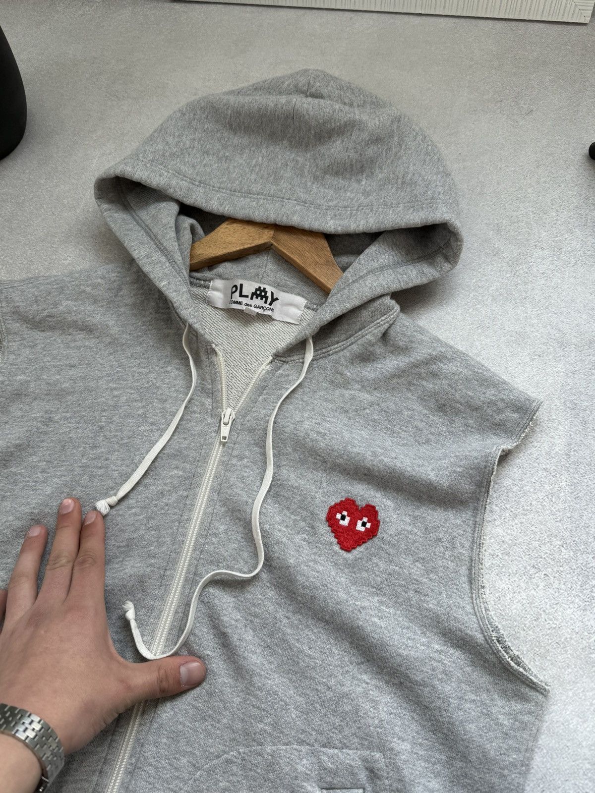 Comme des Garcons Comme des Garçons Play Hoodie Vest Zip-Up Heart Sleeveless Size US S / EU 44-46 / 1 - 6 Thumbnail