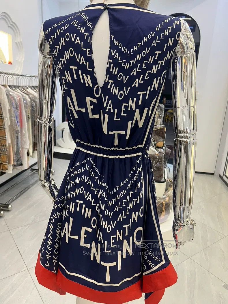 Valentino Valentino Silk dress Size M / US 6-8 / IT 42-44 - 2 Thumbnail