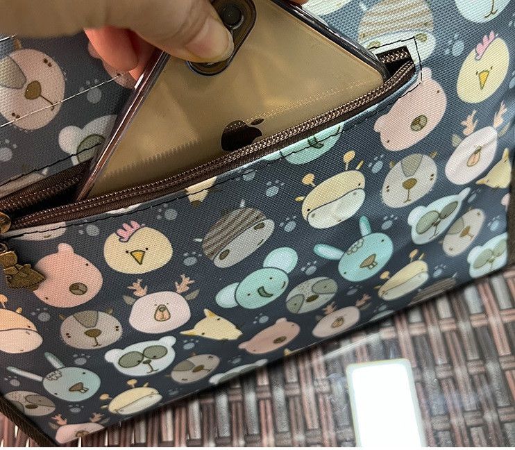 Japanese Brand Waterproof and oil-proof widened hand-held lunch bag Size ONE SIZE - 6 Thumbnail
