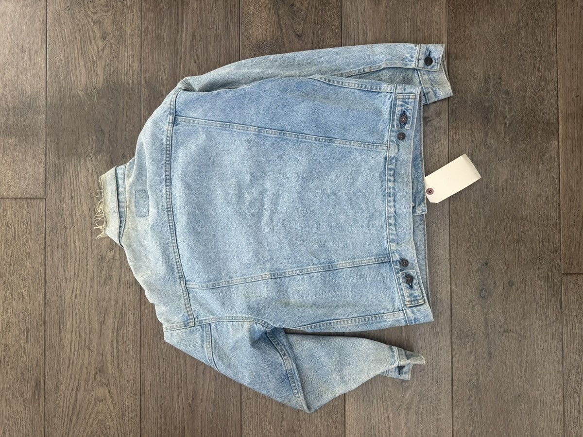 Levi's Distressed trucker Size US L / EU 52-54 / 3 - 3 Thumbnail