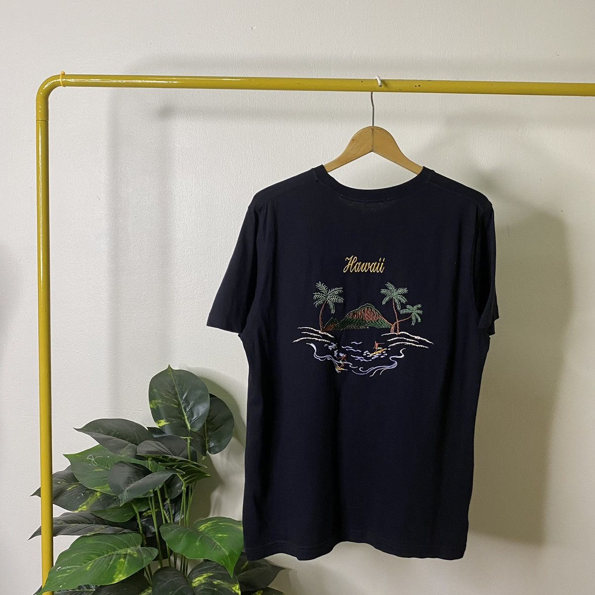 Japanese Brand × Vintage Y2K Hawaii Surf Embroidery Detailing Sukajan Style Tee Size US M / EU 48-50 / 2 - 1 Thumbnail