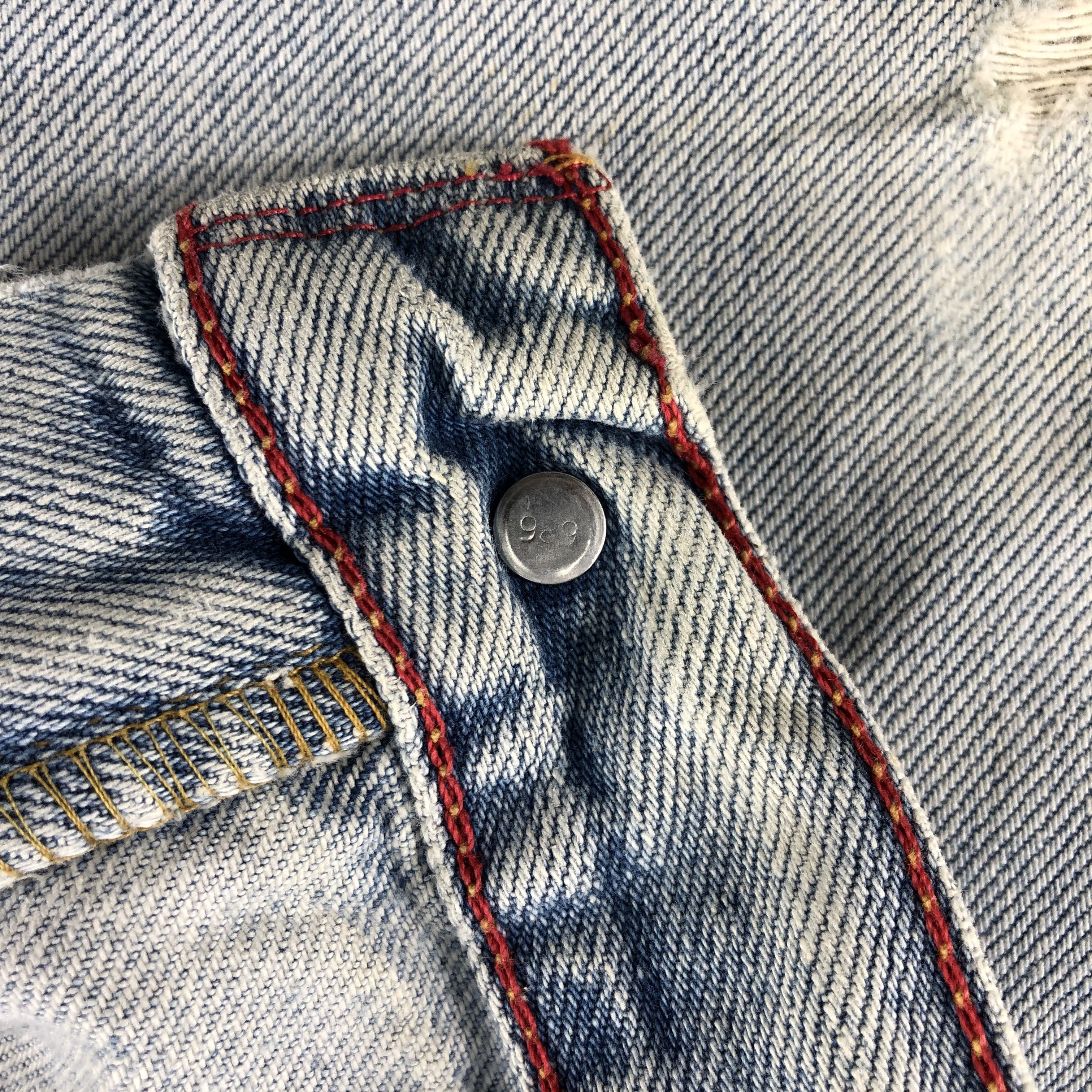 Levi's Vintage Light Wash Levis 550 Jeans- J1372 Size US 33 - 9 Thumbnail