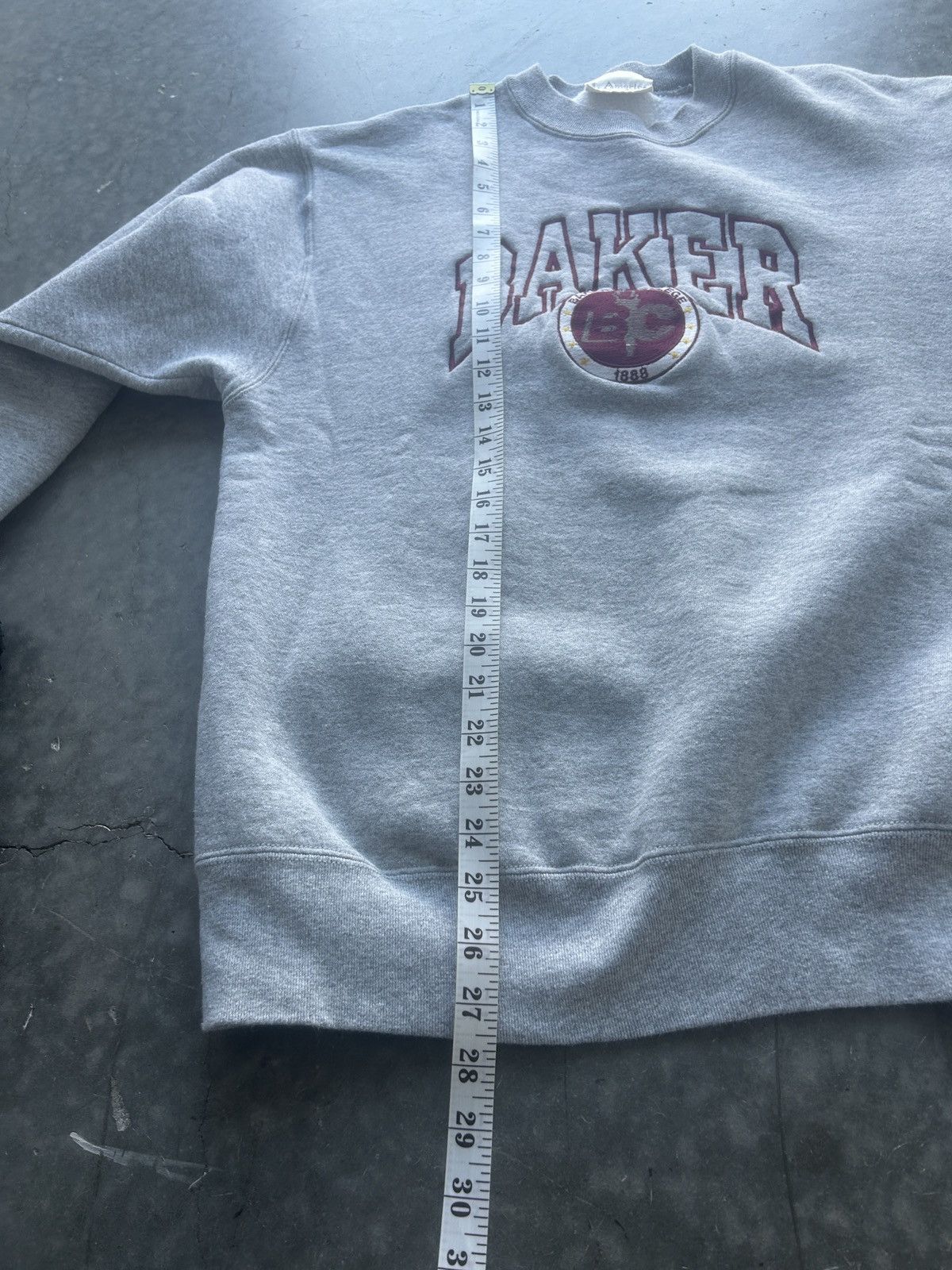 Vintage Vintage 90s Baker College Embroidered Sweatshirt Size US L / EU 52-54 / 3 - 7 Thumbnail