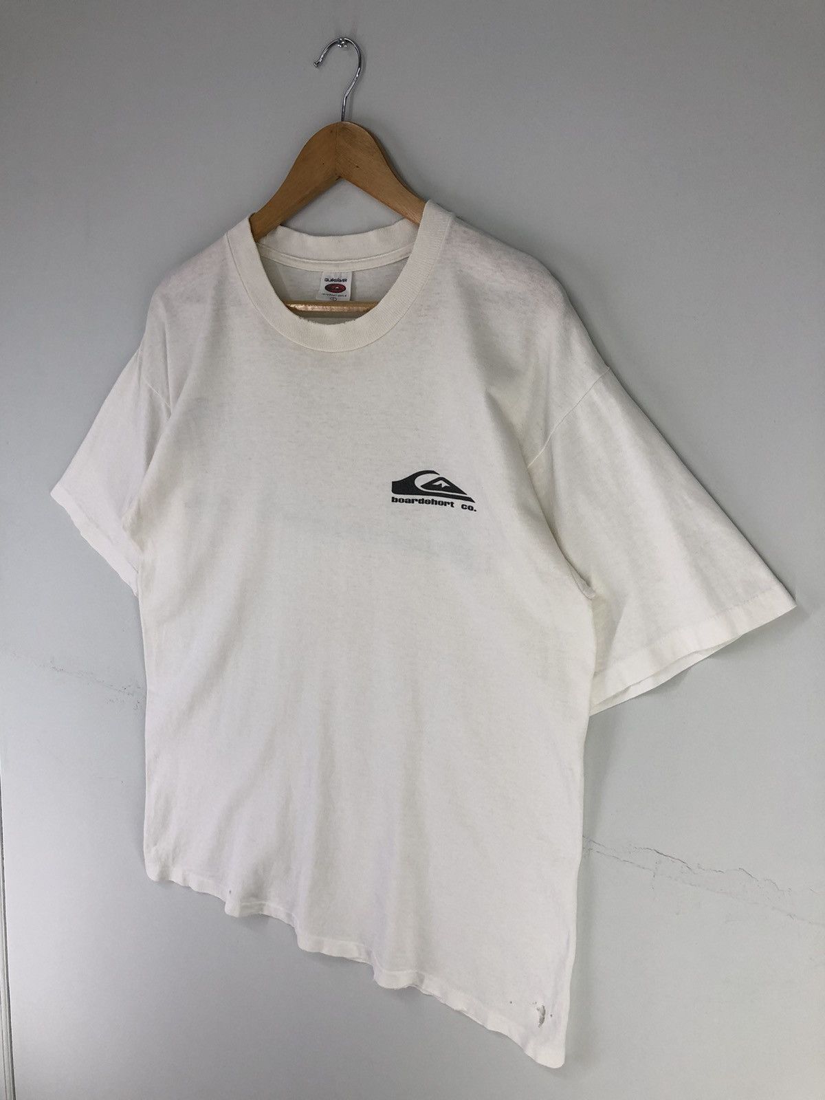 Quiksilver Vintage Quiksilver Big Spellout Distressed Tshirt Size US L / EU 52-54 / 3 - 4 Thumbnail