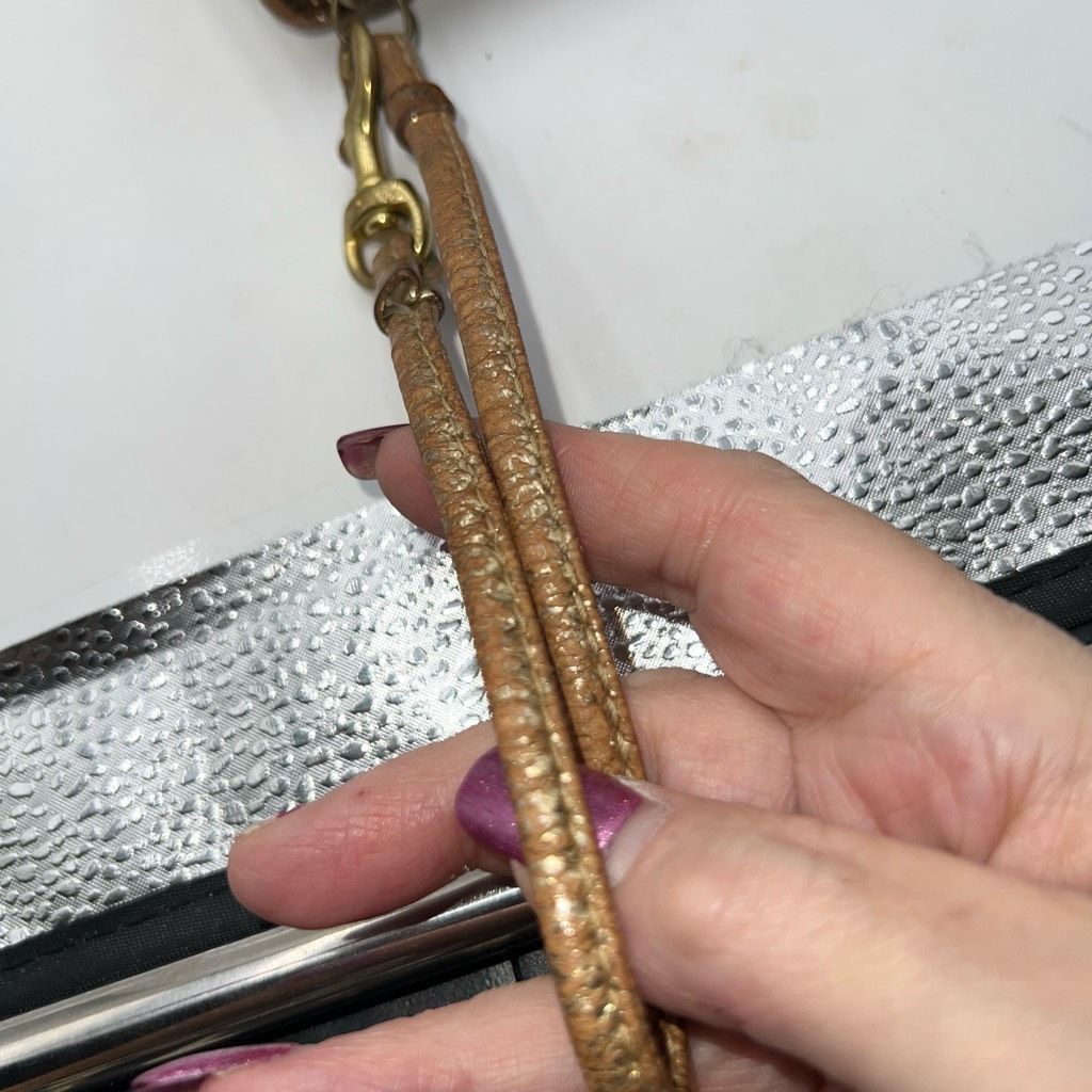 Coach Coach Poppy Vintage Gold zip Around Wallet/Wristlet **SEE DE Size ONE SIZE - 6 Thumbnail
