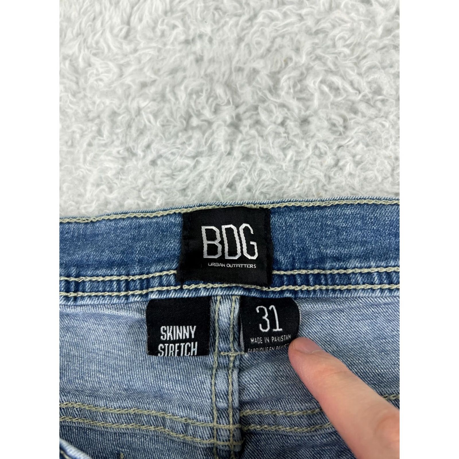 Bdg BDG Jeans Women 26 Blue Dark Wash Denim Flare Mid Rise 23x24 Cotton Blend 5-Pocket Zipper Distressed Stretch Jeans Mens Womens Boys Girls Size 26" / US 2 / IT 38 - 3 Thumbnail