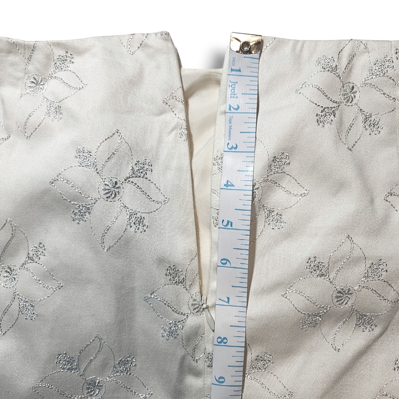 Other EUC Apostrophe Silver Floral Embroidery Skirt Sz. 16 Cream Size 38" / US 16 / IT 52 - 9 Thumbnail