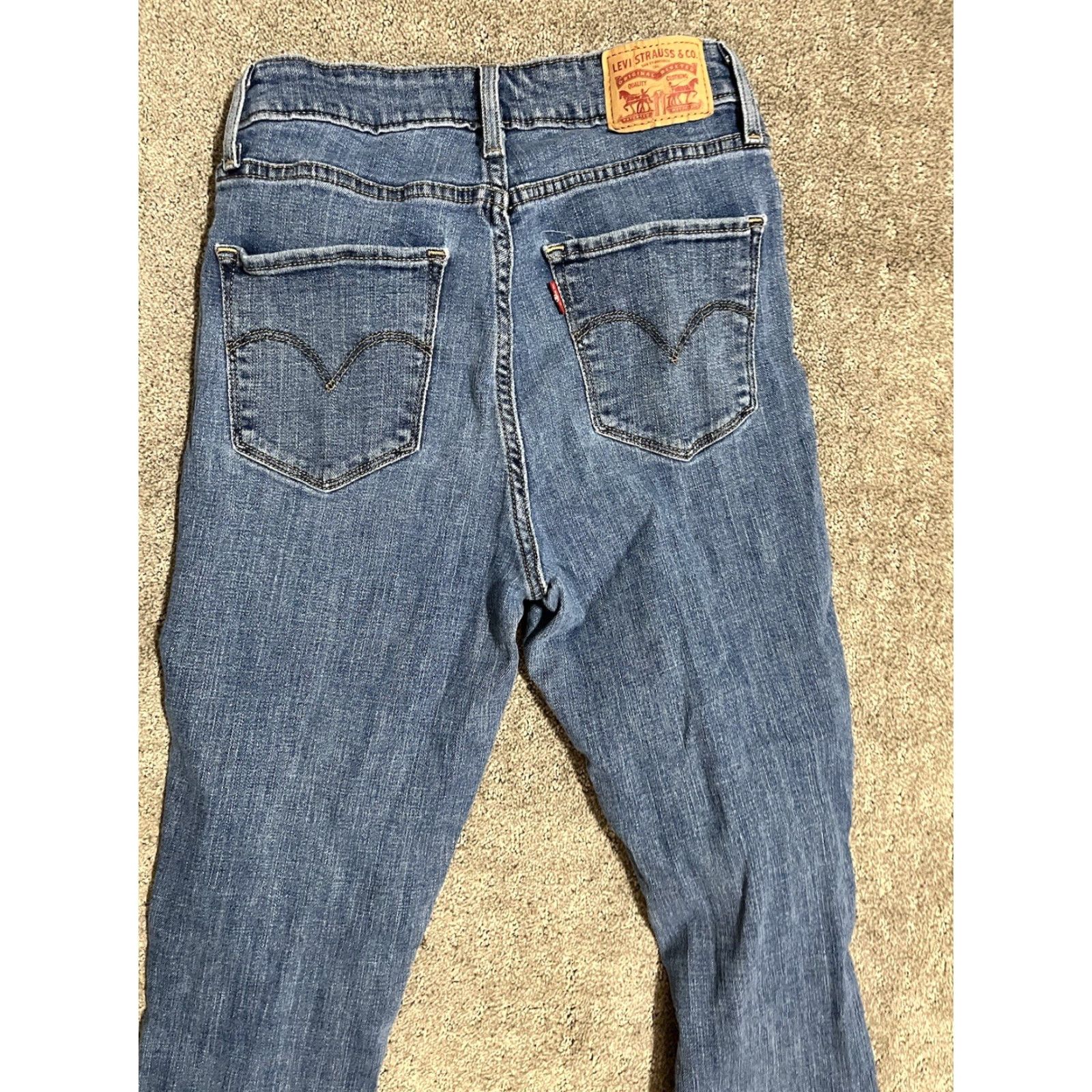 Levi's Levi's 721 High-Rise Skinny Women's Jeans Waist 28x28 Medium Wash Blue Size 28" / US 6 / IT 42 - 2 Thumbnail
