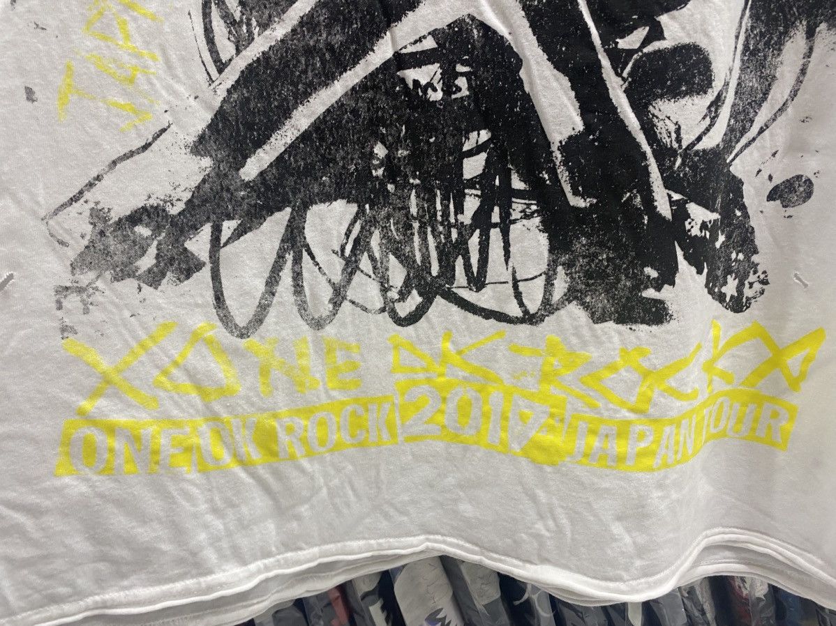 Band Tees ONE OK ROCK 2017 JAPAN TOUR TSHIRT Size US M / EU 48-50 / 2 - 11 Thumbnail