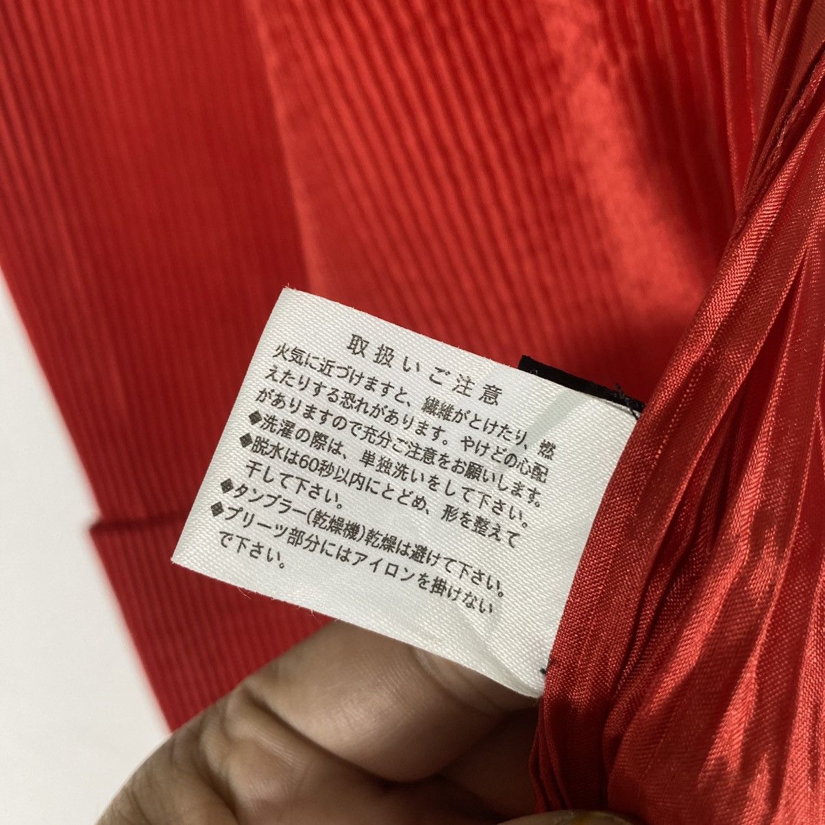 Issey Miyake × Pleats Please Issey Miyake × Tsumori Chisato Issey Miyake Pleats Please Apron Red Colour Size ONE SIZE - 15 Thumbnail