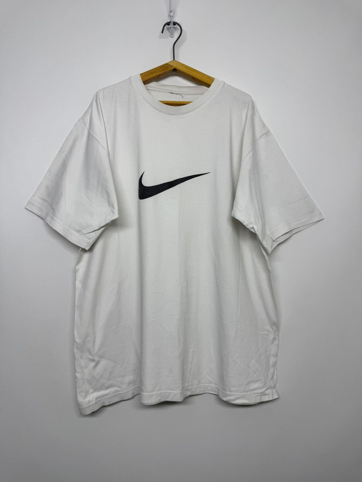 Nike Vintage Y2k Nike Center Big Swoosh Logo T-Shirt Size US L / EU 52-54 / 3 - 4 Thumbnail