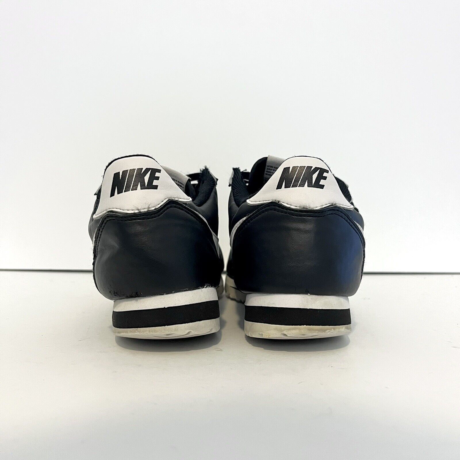 Nike 2016 Wmns Nike Cortez Leather Classic Black White 807471 010 Size US 9 / EU 42 - 5 Thumbnail