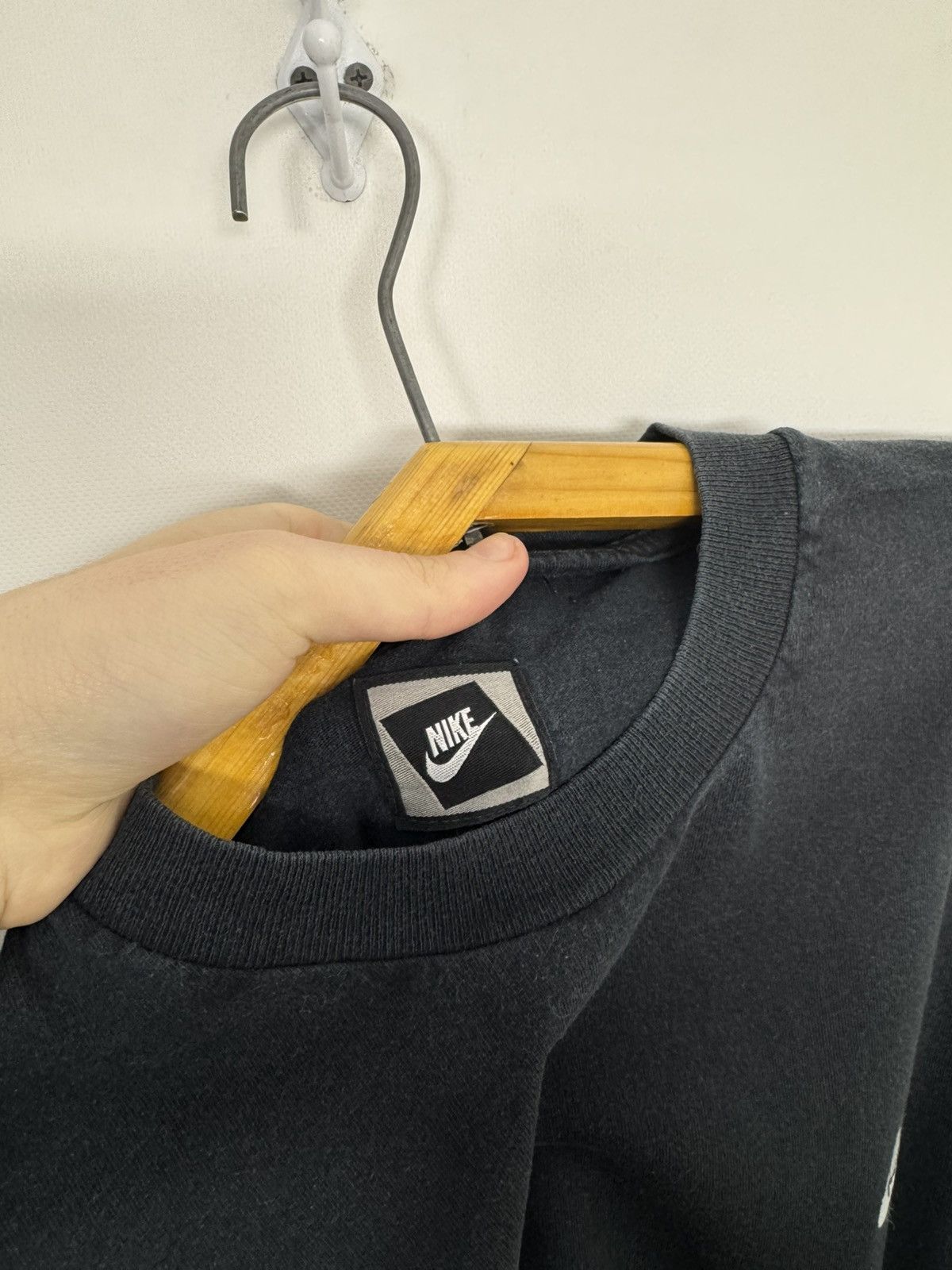 Nike Vintage Y2k Nike Swoosh Logo T-Shirt Size US XL / EU 56 / 4 - 5 Thumbnail