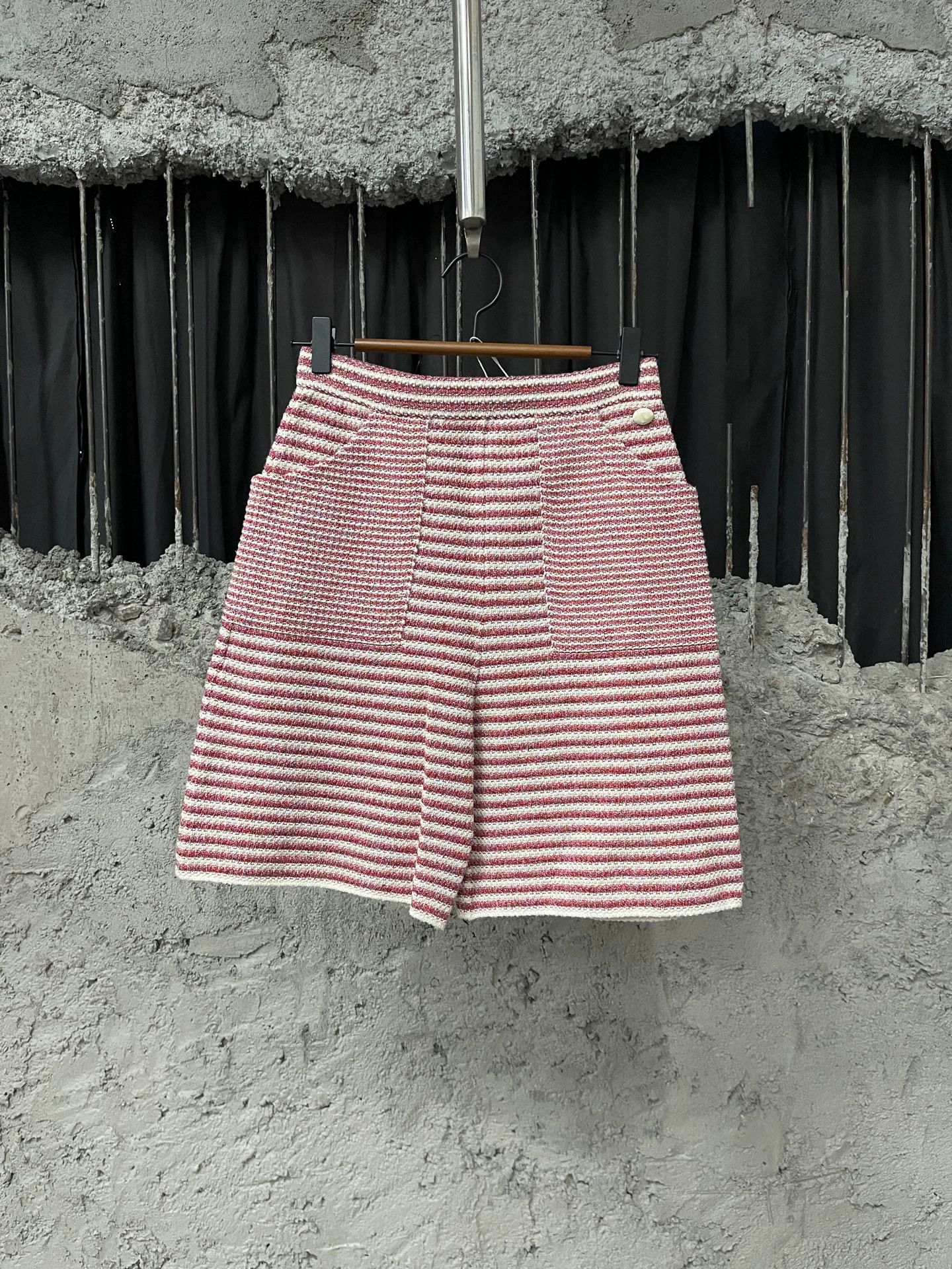 Chanel Chanel Women's Short 34 99 New Size 25" / US 0 / IT 36 - 1 Thumbnail