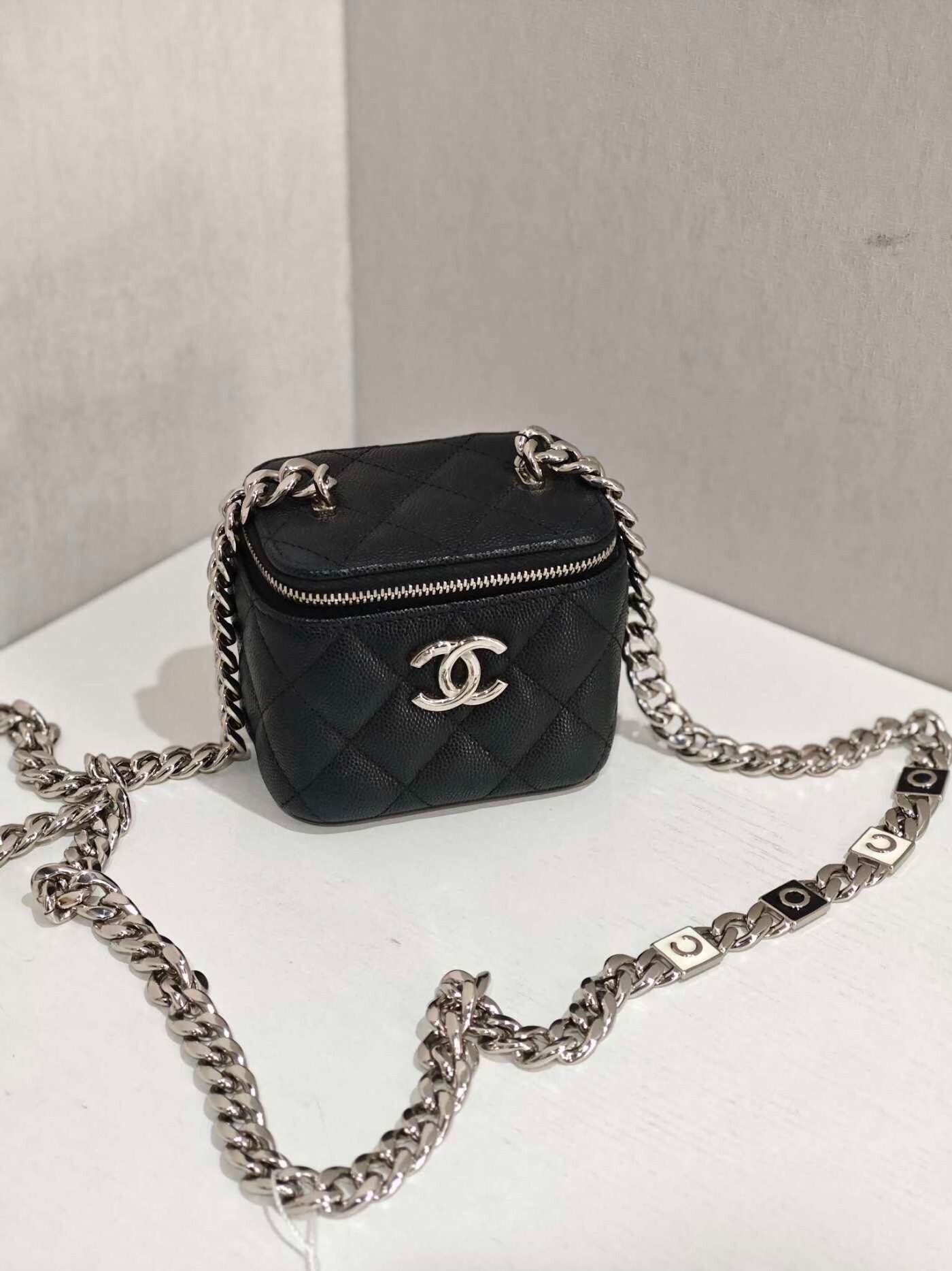 Chanel Pre-loved Bag Very good condition Size ONE SIZE - 1 Thumbnail