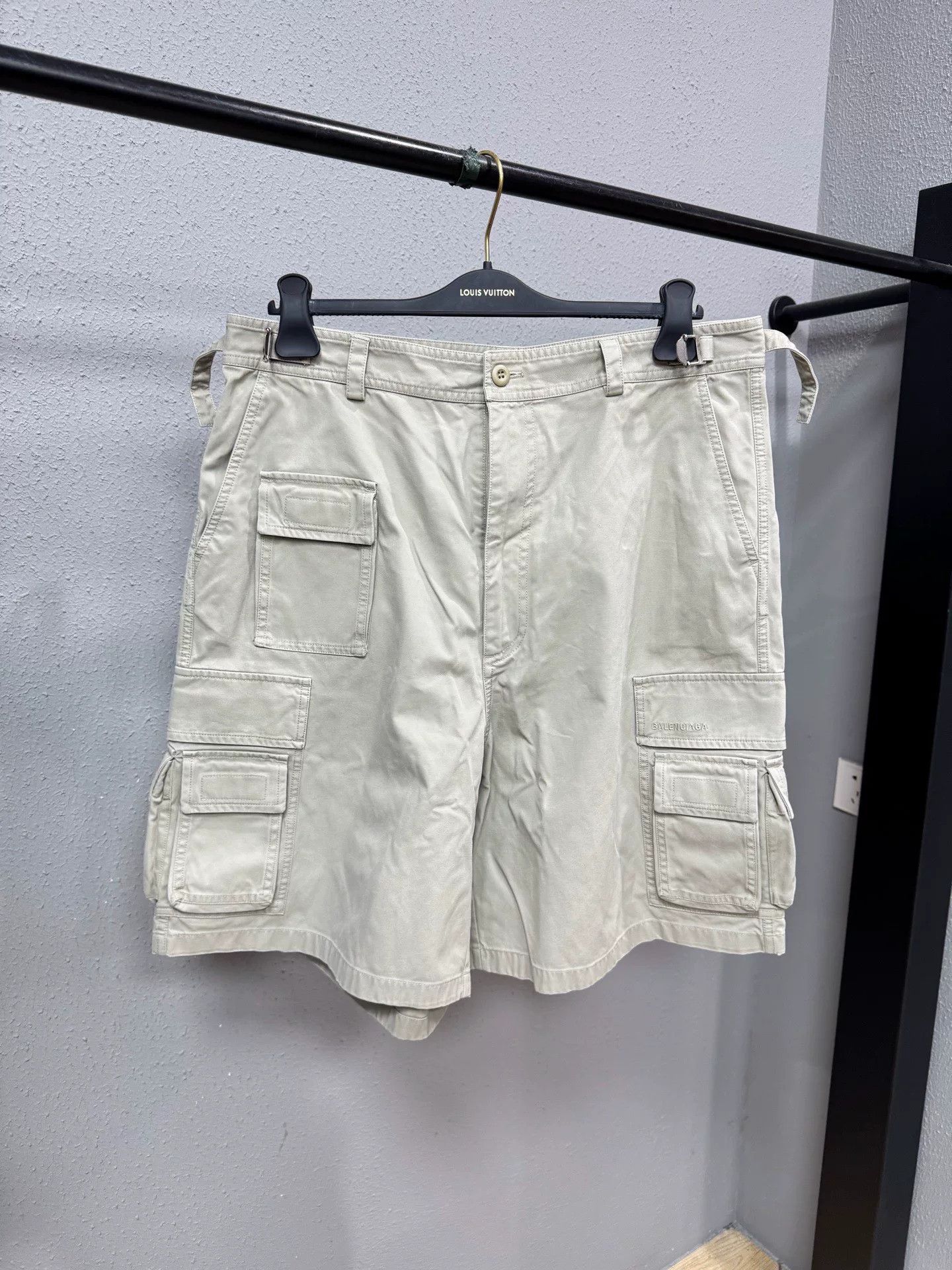 Balenciaga Balenciaga Beige Cargo Shorts Size 50 Size US 40 / EU 56 - 1 Thumbnail