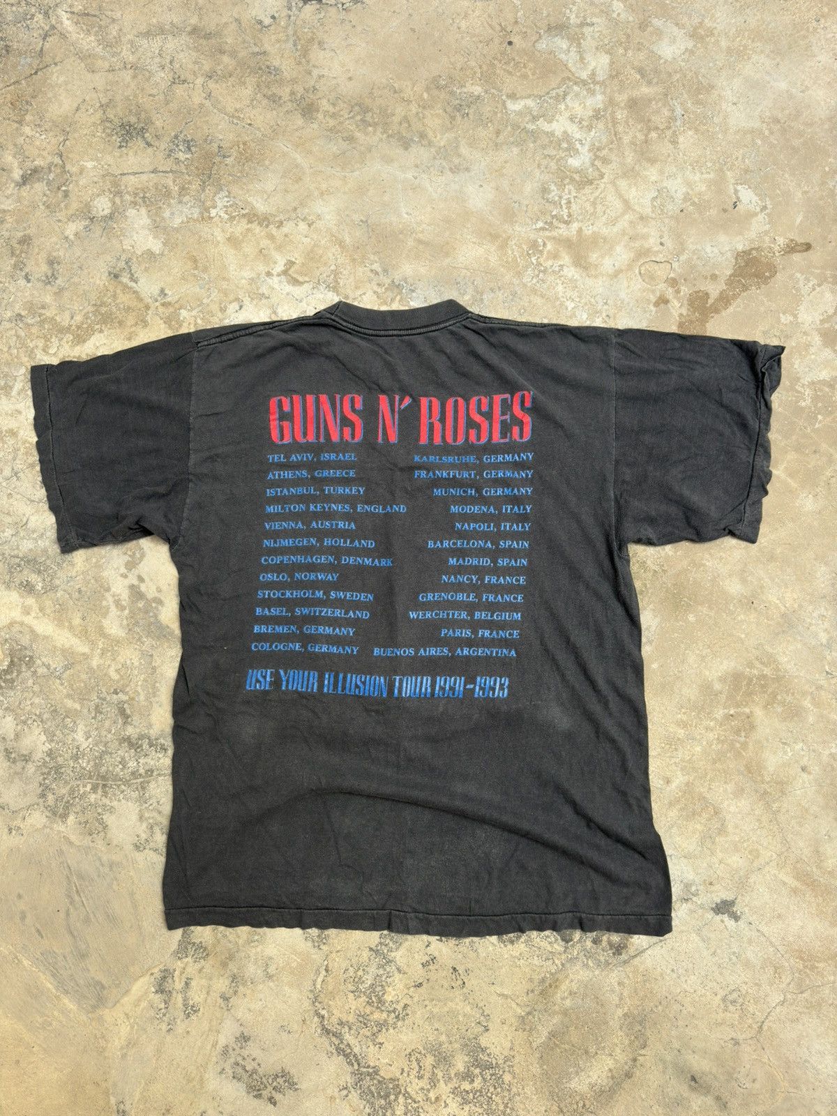 Band Tees × Vintage VINTAGE 90s GUNS N ROSES USE YOUR ILLUSION TOUR BAND TSHIRT Size US L / EU 52-54 / 3 - 9 Thumbnail