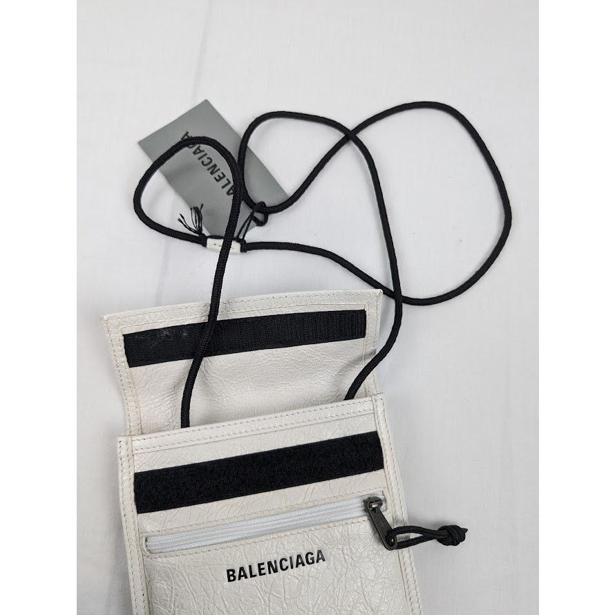 Balenciaga o1rshd1 Size: OS / Arena Lamb Dr Explorer Pouch Strap White Size ONE SIZE - 14 Thumbnail