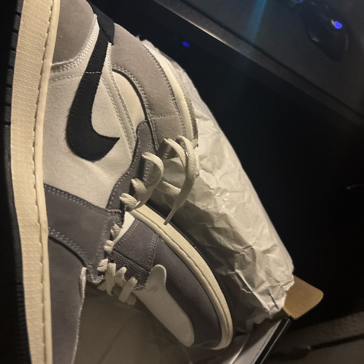 Jordan Brand Air Jordan 1 Mid SE Craft Cement Grey Size US 11.5 / EU 44-45 - 11 Thumbnail