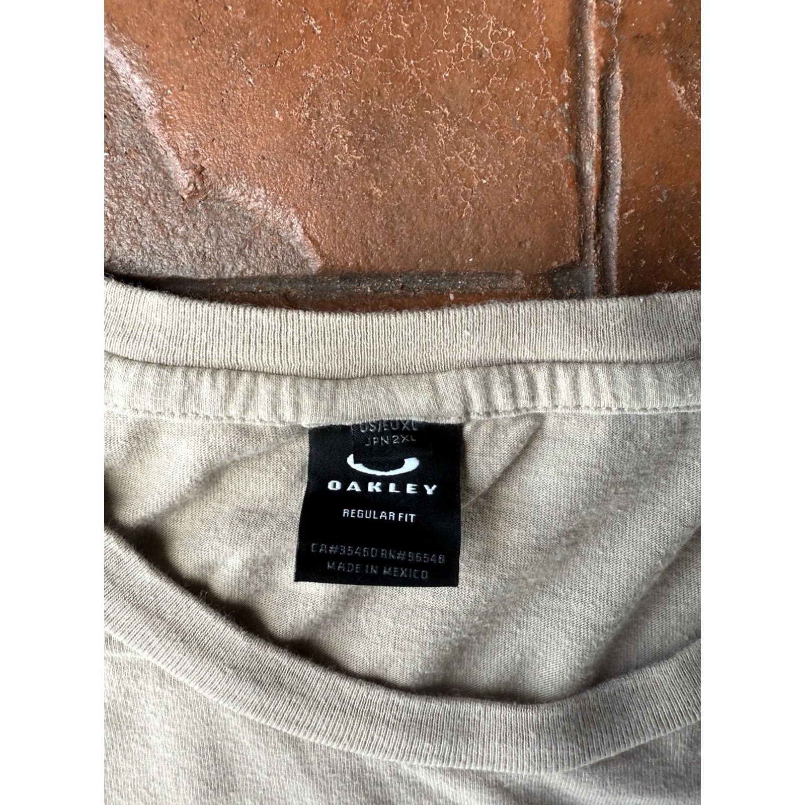 Oakley VINTAGE Oakley T-Shirt XL Beige Logo 80s 90s Skater Surf Men's Short Sleeve Crew Neck Size US XL / EU 56 / 4 - 2 Thumbnail