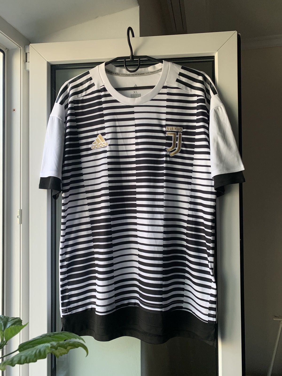 Adidas 🔥ADIDAS JUVENTUS TRAINING JERSEY Size US L / EU 52-54 / 3 - 2 Thumbnail