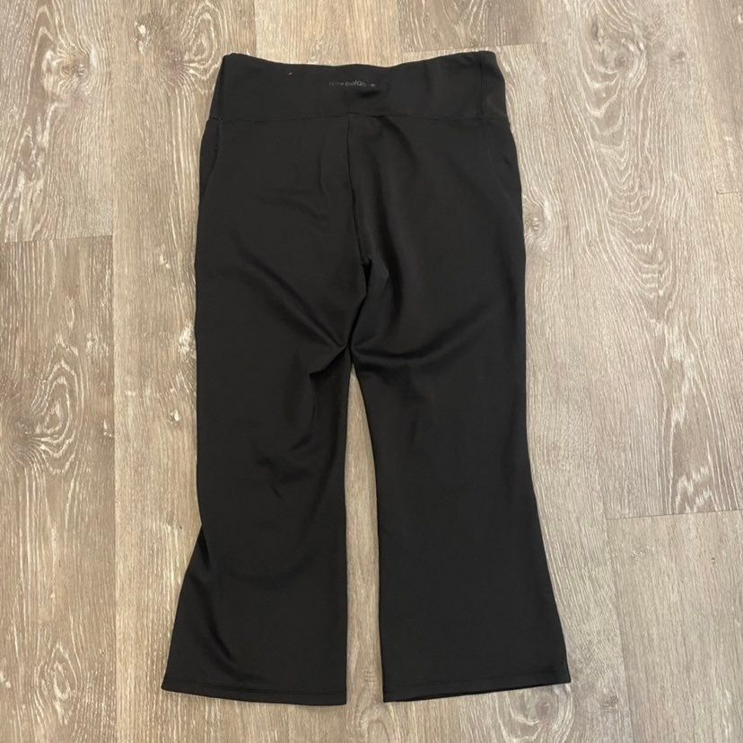 New Balance New Balance Flare Black Athletic Leggings Women Medium Bin G Size 28" / US 6 / IT 42 - 3 Thumbnail