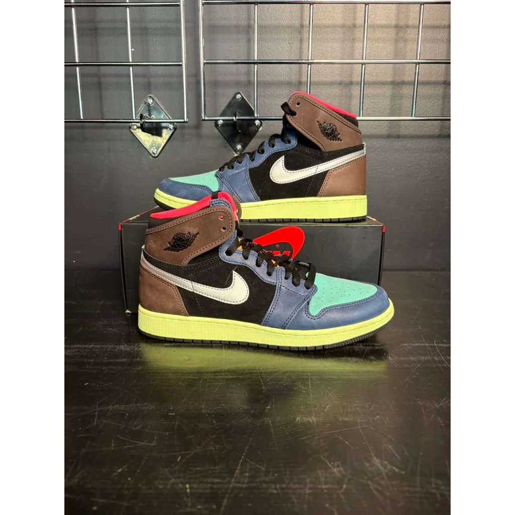 Jordan Brand Air Jordan 1 Retro High "Tokyo Bio Hack" (GS) **PRE-OWNED** Size US 7 / EU 40 - 1 Thumbnail