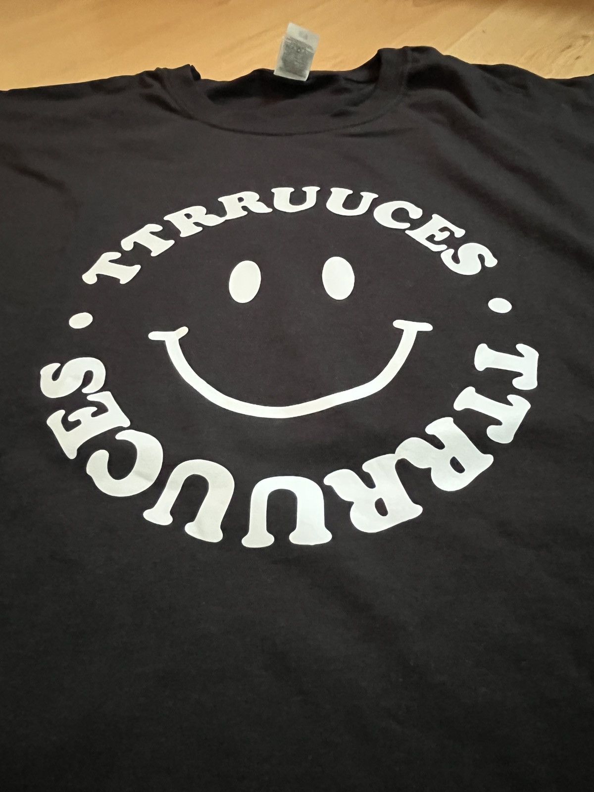 Band Tees Ttrruuces band smiley tee Size US L / EU 52-54 / 3 - 3 Thumbnail