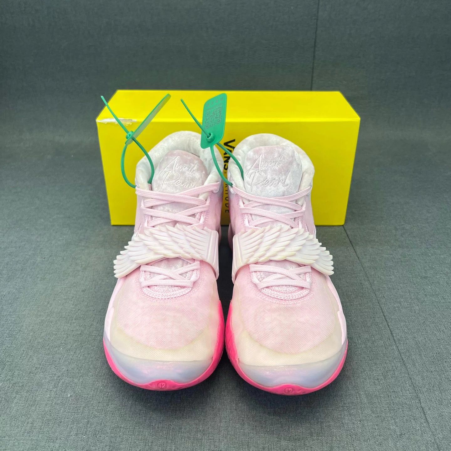 Nike Nike KD 12 Breast Cancer 44.5 Rare New Box Size US 11.5 / EU 44-45 - 3 Thumbnail