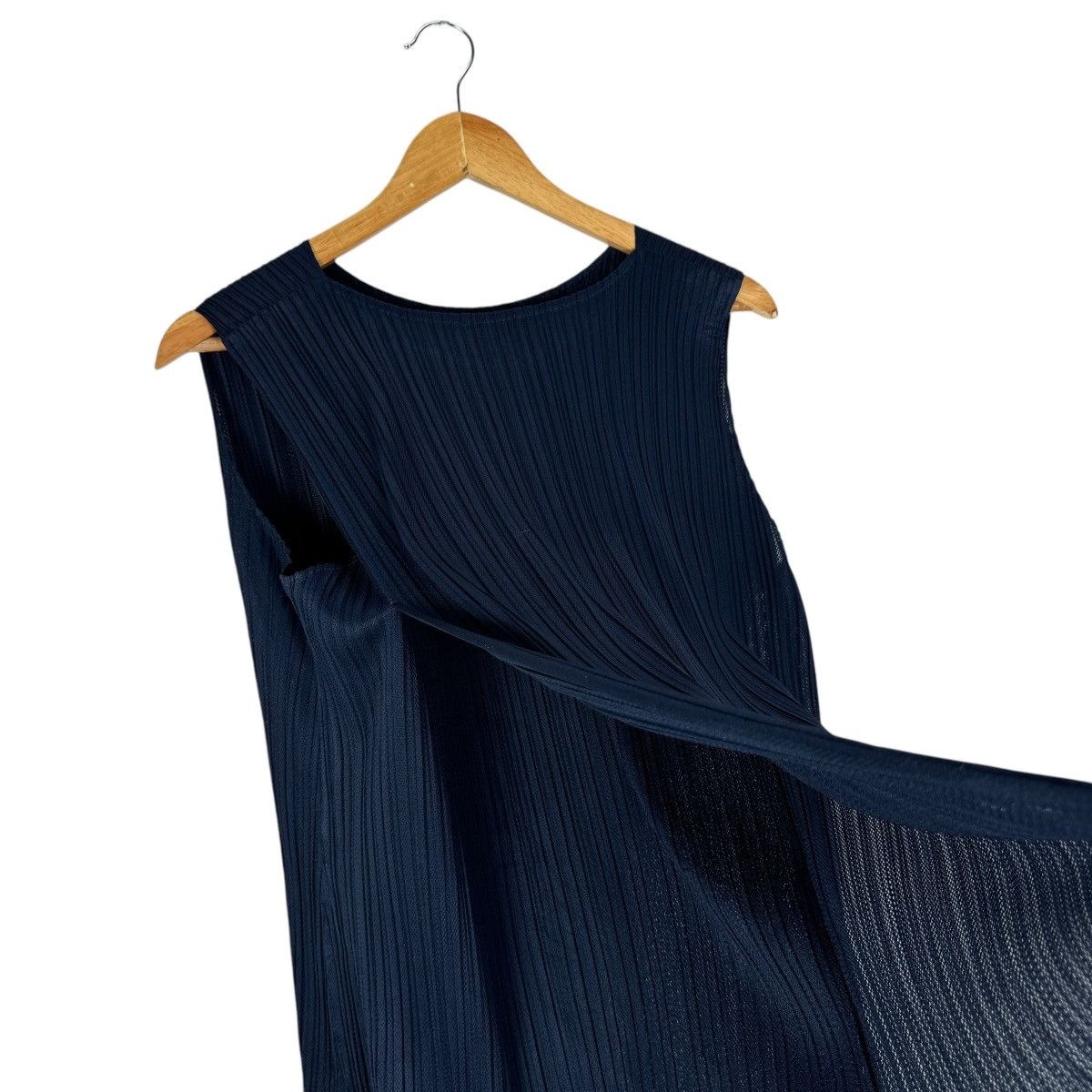 Issey Miyake × Pleats Please Issey Miyake ☀️ISSEY MIYAKE IS PLEATS TANK TOP SLEEVELESS Size L / US 10 / IT 46 - 1 Thumbnail