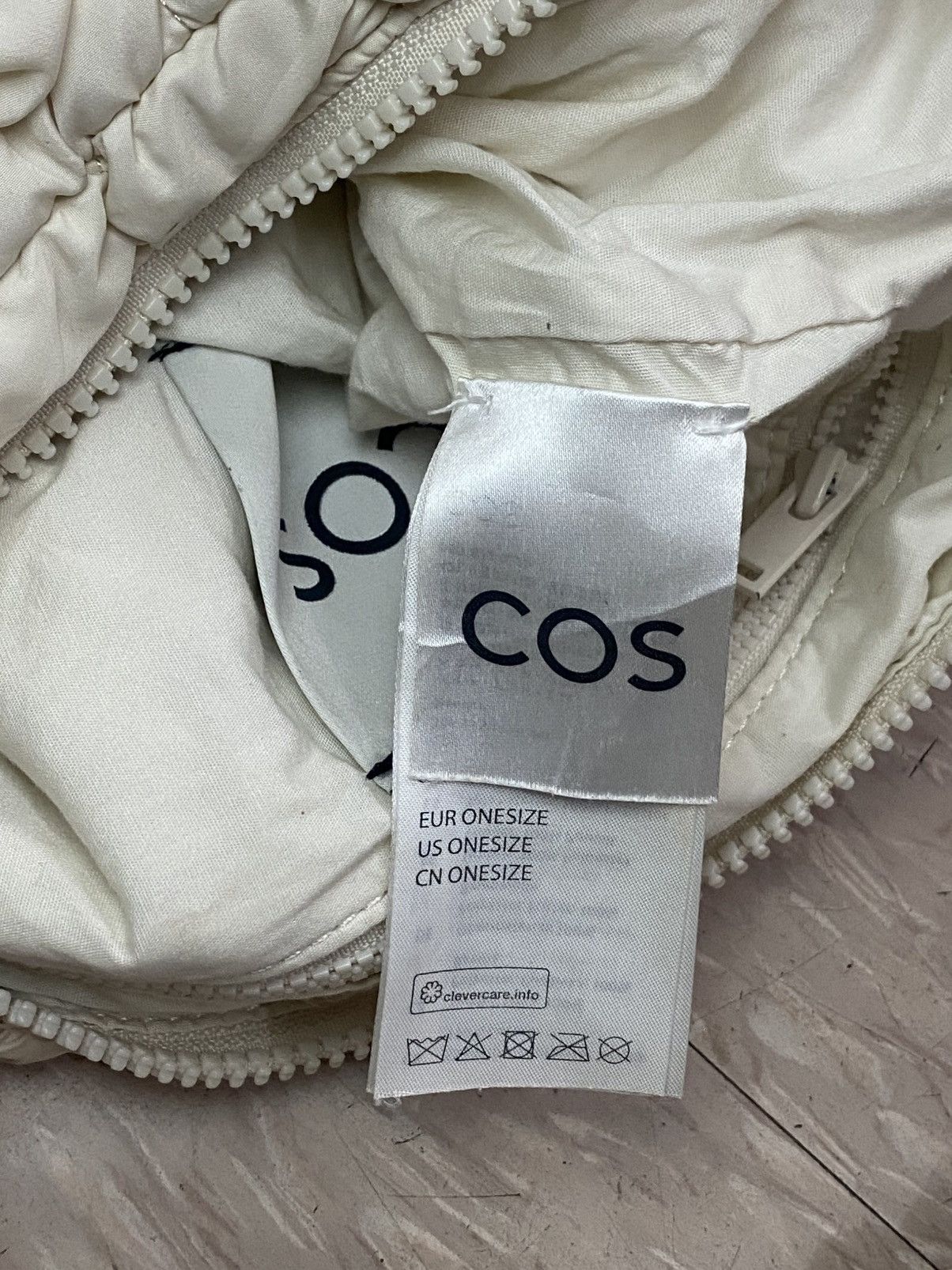 Cos × Designer COS quilted messenger bag Size ONE SIZE - 6 Thumbnail