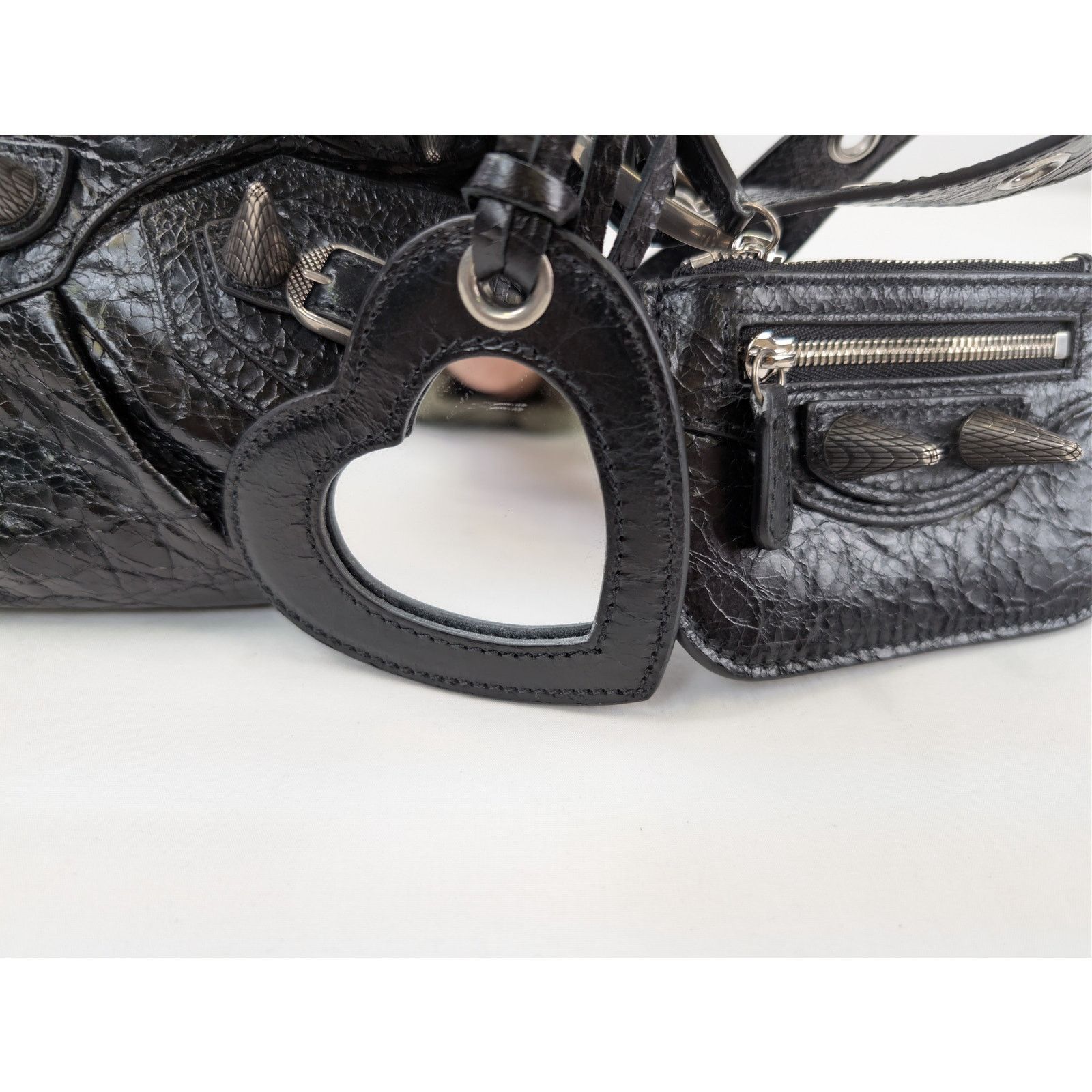 Balenciaga o1rshd1 Size:OS/ LE Cagole Shoulder B Arena Lamb W/Spike Bag Size ONE SIZE - 5 Thumbnail