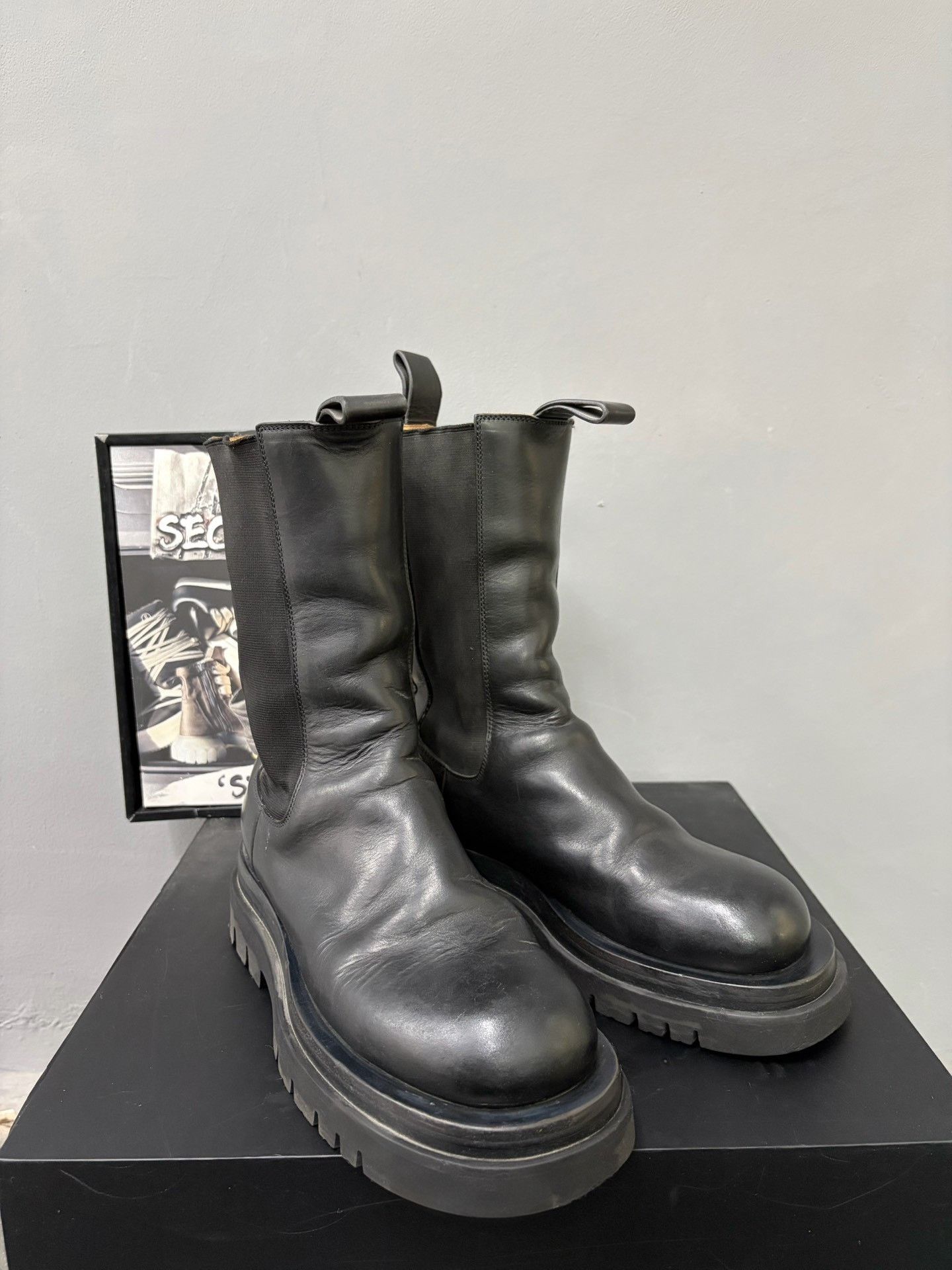 Bottega Veneta Bottega Veneta Lug Sole Chelsea Boots Size US 7 / IT 37 - 1 Thumbnail
