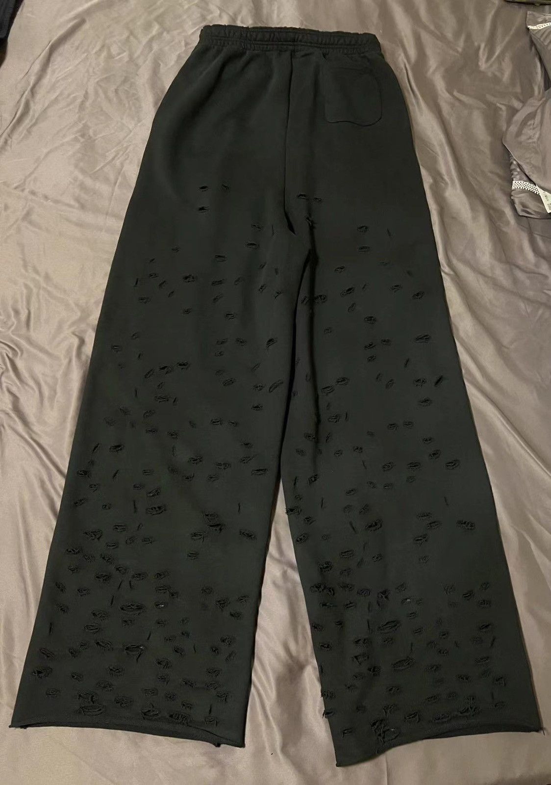 Vetements Vetements distressed logo wide leg sweatpants