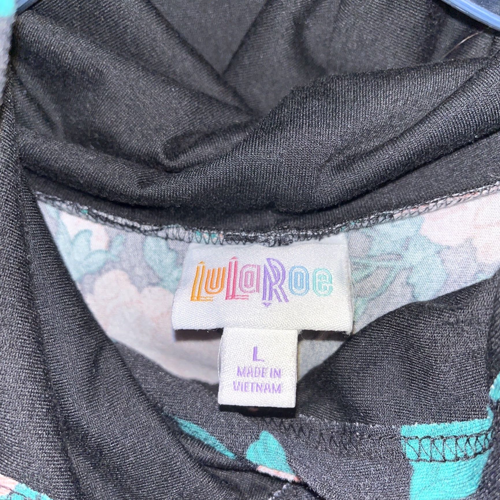 Vintage LuLaRoe Hoodie Large Black Floral Print Pullover Sweatshirt Women Hooded Jersey Polyester Pullover Size L / US 10 / IT 46 - 4 Thumbnail