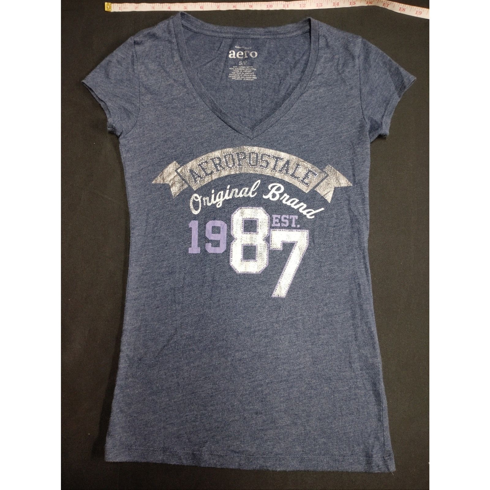 Aeropostale Aeropostale Navy Graphic V-Neck Tee with Lilac Accents Size S / US 4 / IT 40 - 1 Thumbnail