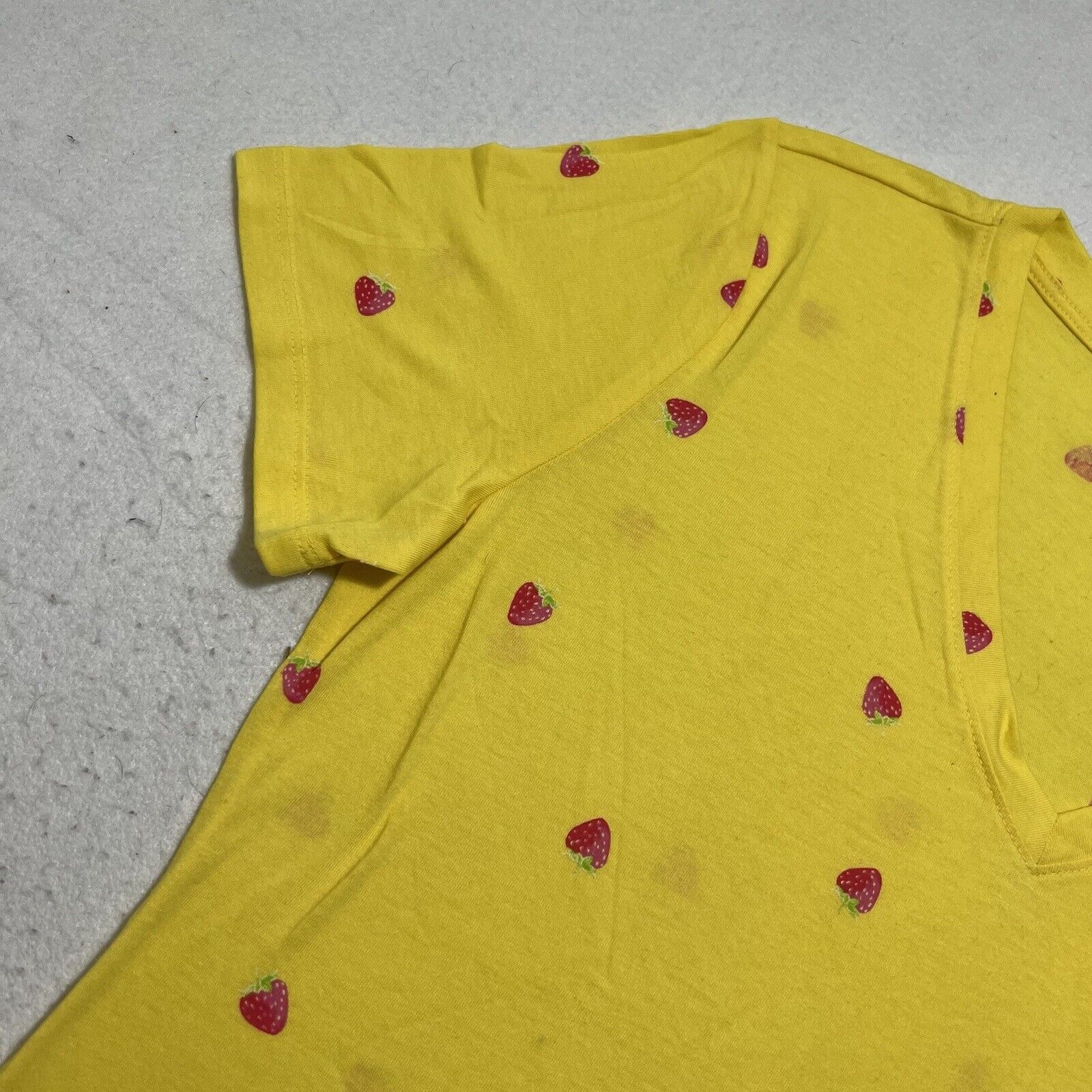 Other a.n.a. Large V-Neck Tee Strawberry Pattern Yellow T Shirt Size L / US 10 / IT 46 - 5 Thumbnail