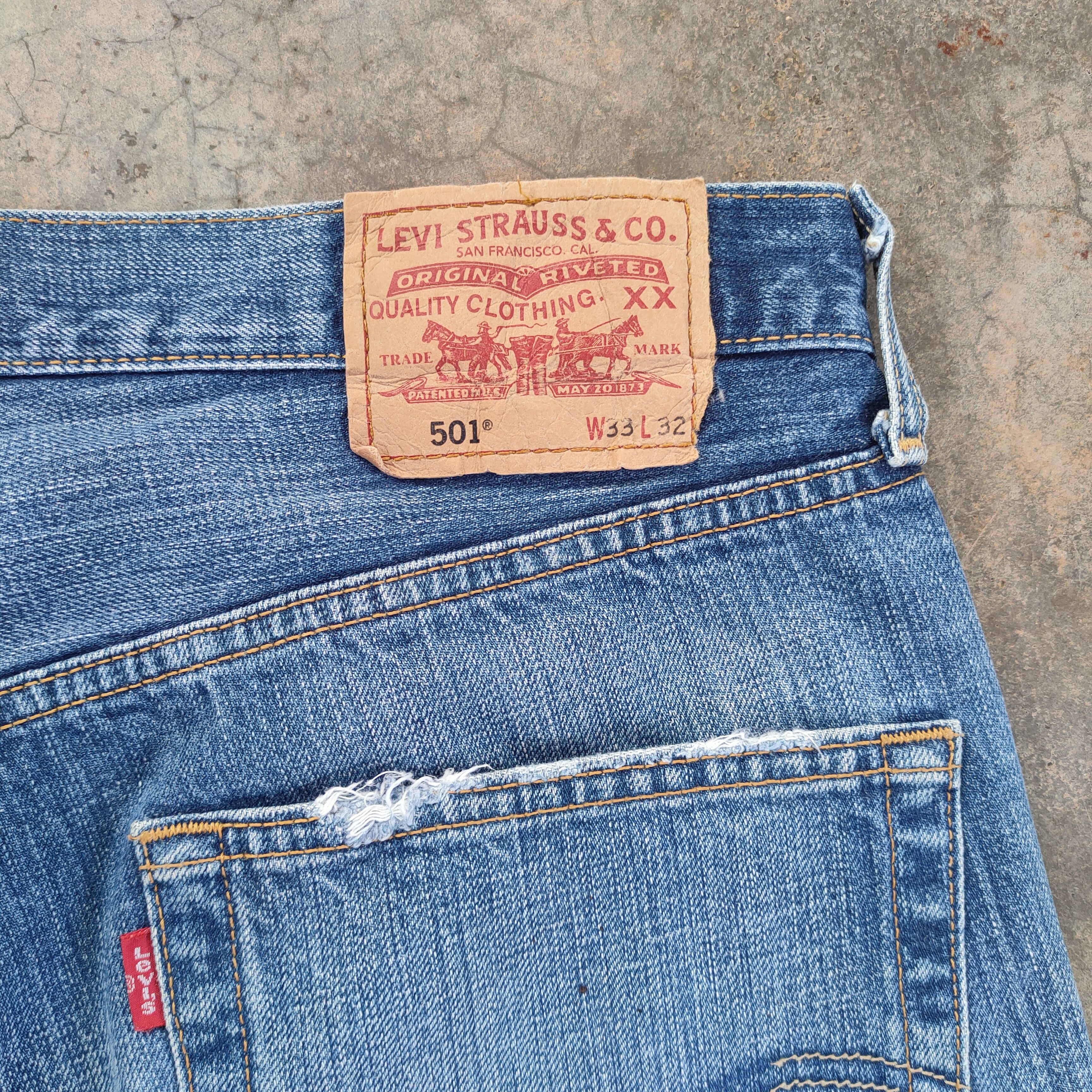 Levi's Vintage Clothing VINTAGE LEVI'S 501 FADED DISTRESSED DENIM JEAN PANTS Size US 33 - 11 Thumbnail