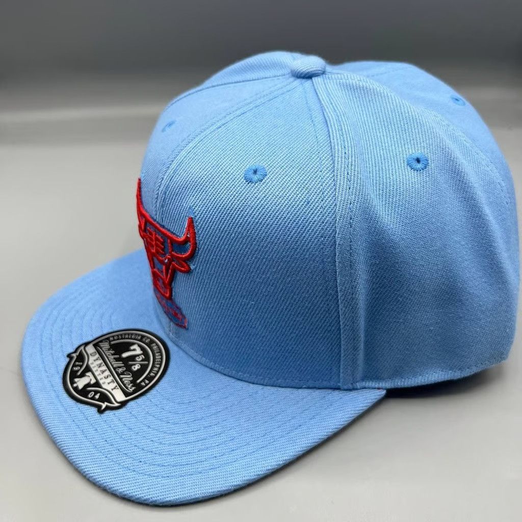 Mitchell & Ness Chicago Bulls Hat Men 7 5/8 Mitchell & Ness NBA Fitted Cap Size ONE SIZE - 2 Thumbnail