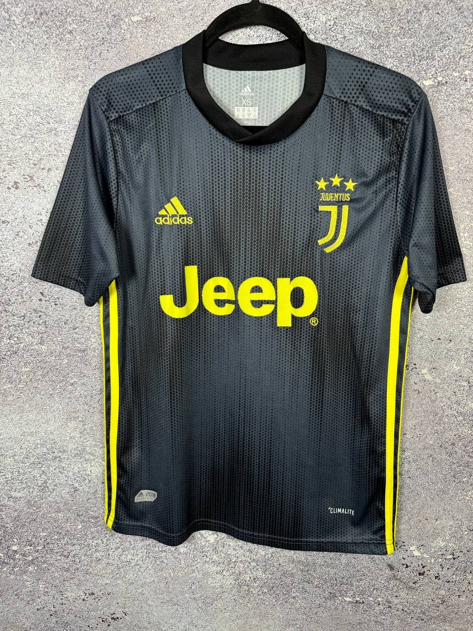 Other RONALDO Vintage Juventus 2018/19 Third Fan Soccer Jersey Size US XS / EU 42 / 0 - 5 Thumbnail
