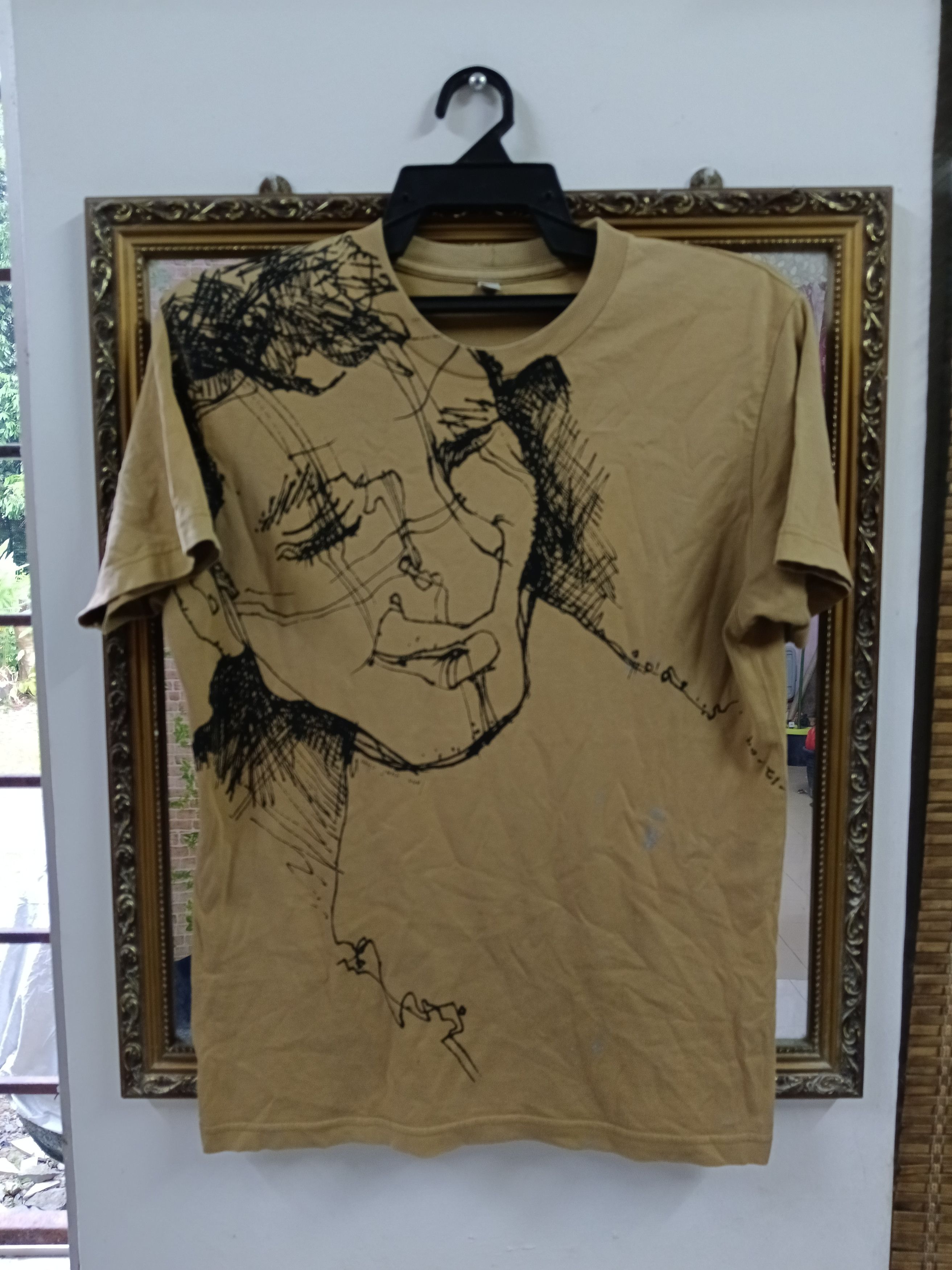 LANA YUMI CHUN UNIQLO T SHIRT