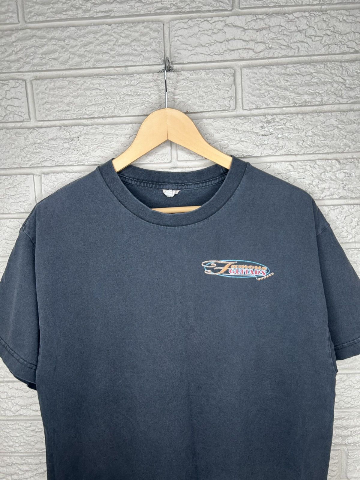 Vintage Vintage Faded Black Famous Guitars Kurt Cobain T Shirt Size US L / EU 52-54 / 3 - 2 Thumbnail