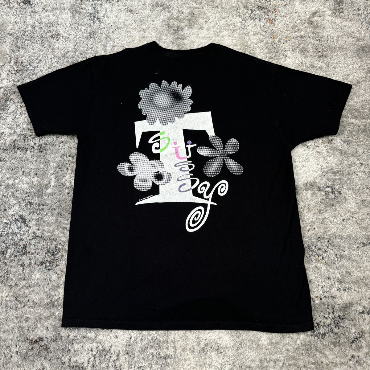 ★韓国の人気★【STUSSY】★Stussy Withered Flower T-Shir.t★ ☆韓国の人気☆【STUSSY】☆Stussy Withered Flower T-Shir.t