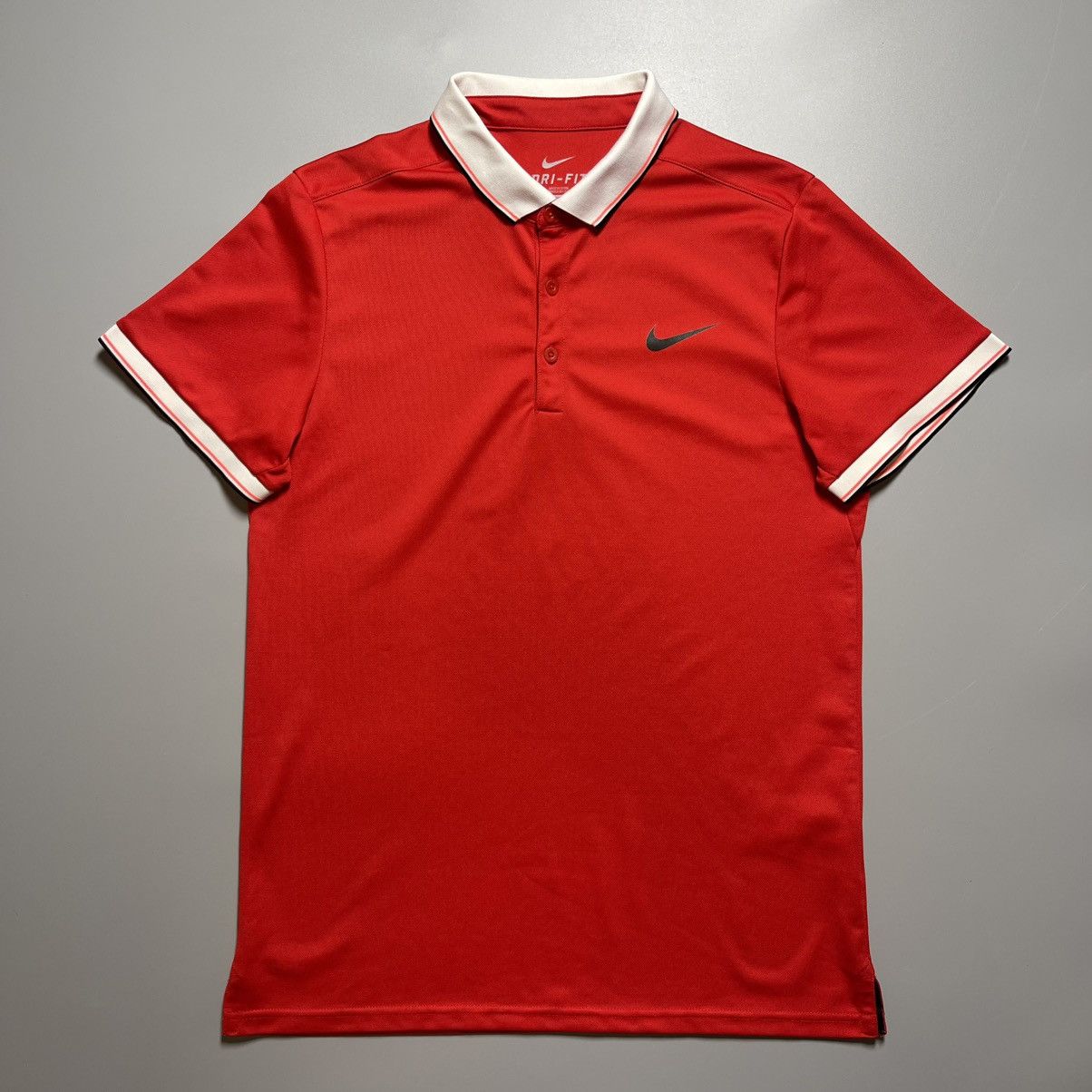 Nike × Vintage NIKE COURT RED POLO SIZE “M” 644776-657 Size US M / EU 48-50 / 2 - 1 Thumbnail