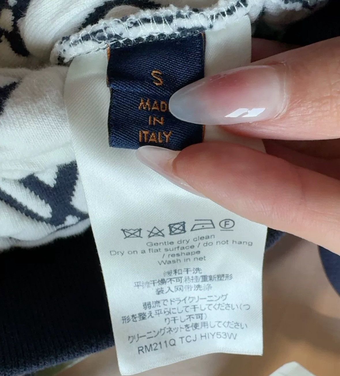 Louis Vuitton Louis Vuitton Black Monogram Sweatshirt Size S-2506 Size US S / EU 44-46 / 1 - 4 Thumbnail