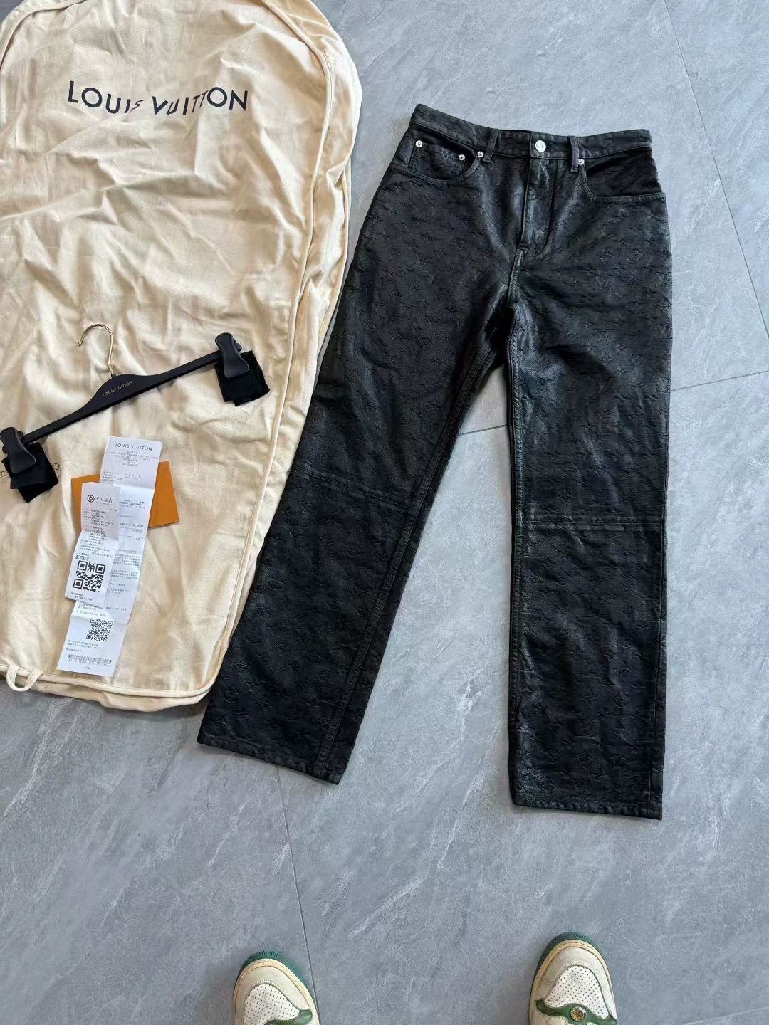 Louis Vuitton Louis Vuitton Black Denim Jeans 36 Men Size US 36 / EU 52 - 1 Thumbnail