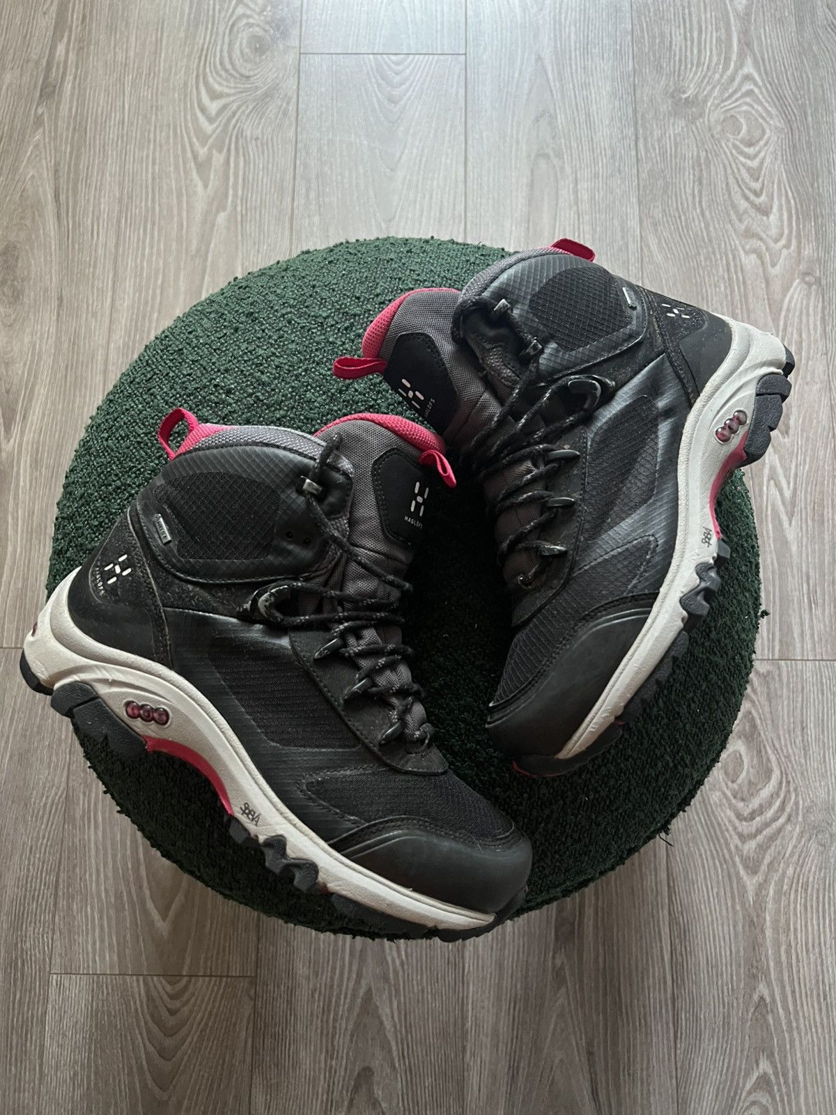 Asics × Goretex × Haglofs ‼️Haglofs x Asics Gel Observe Hi Q GT Wtprf Black/Pink Boots‼️ Size US 7 / IT 37 - 9 Thumbnail