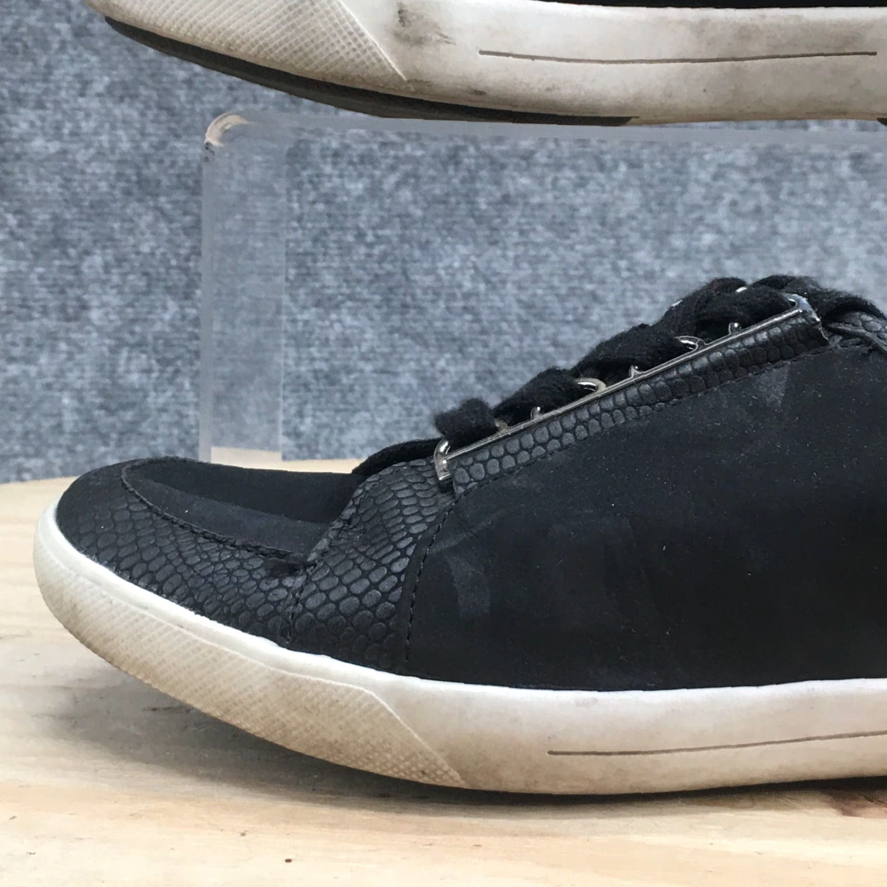 Calvin Klein Calvin Klein Sneakers Womens 6.5M Black Tanita Low Top Lace Up Casual Shoes 34E1504 Size M / US 6-8 / IT 42-44 - 3 Thumbnail