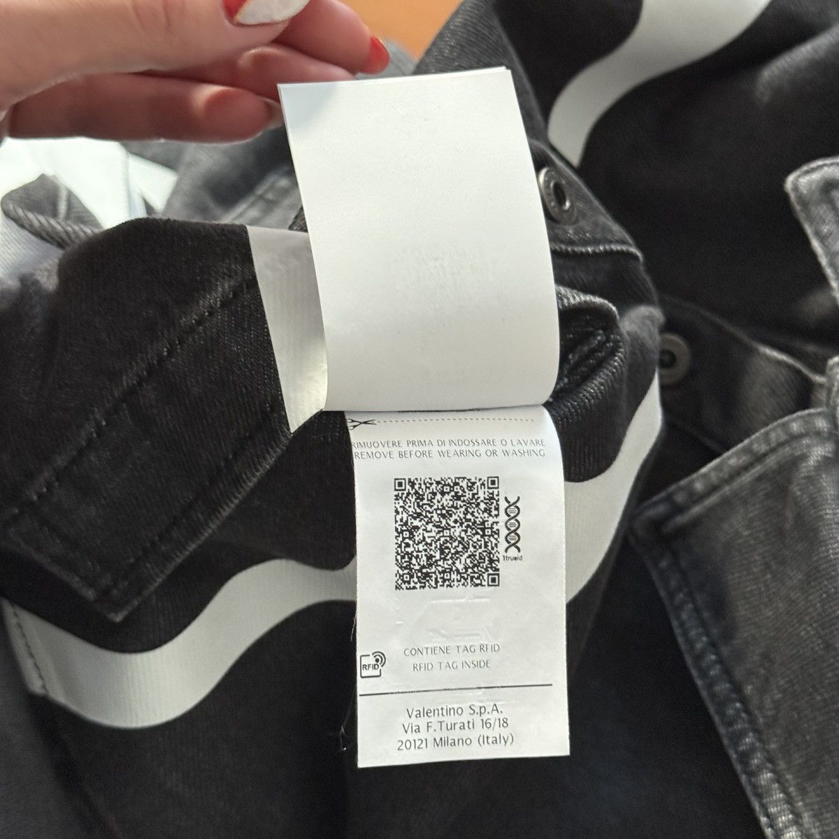 Valentino Valentino - Logo-Print Denim Overshirt - Black Valentino Size US L / EU 52-54 / 3 - 12 Thumbnail