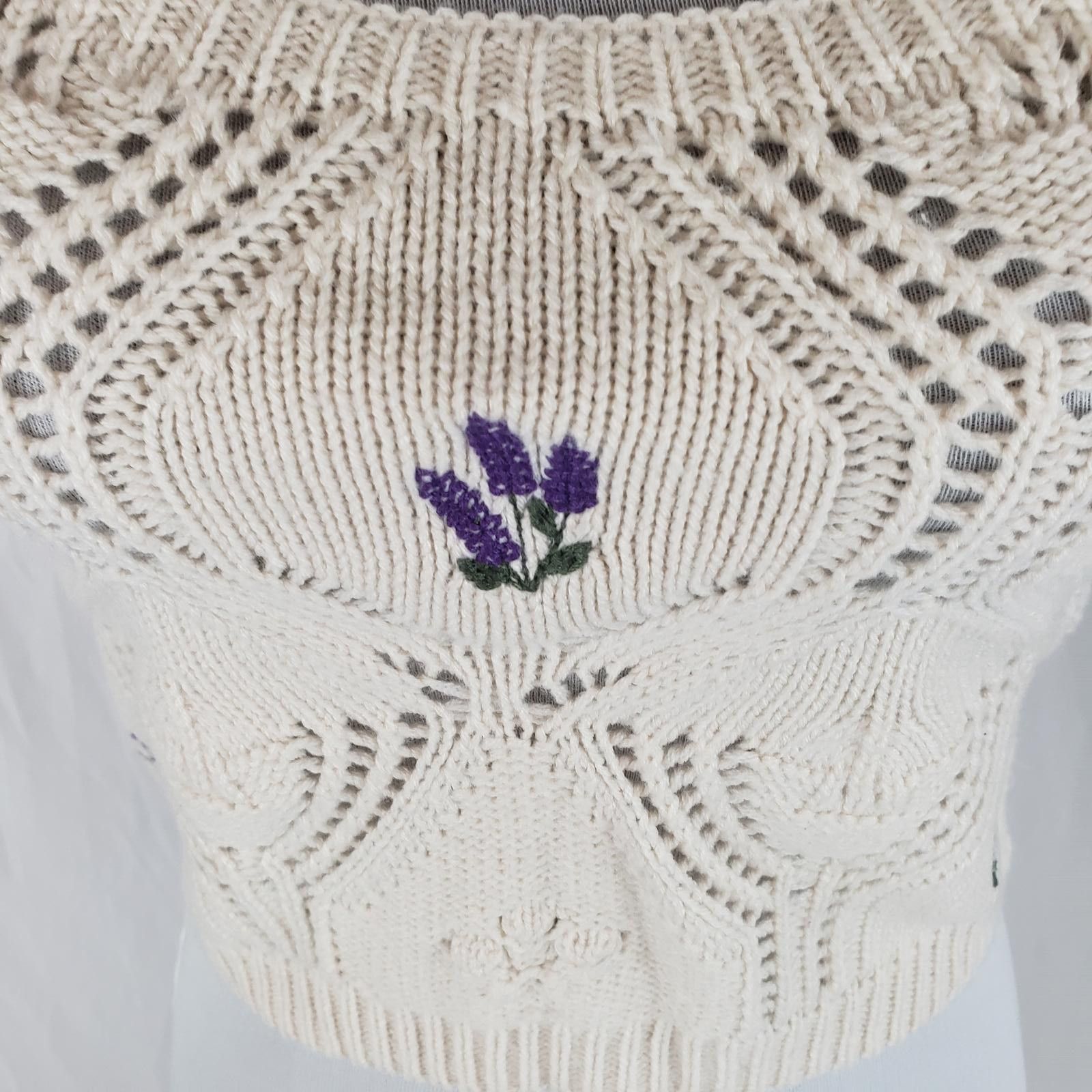 Designer Pink Rose Embroidered Crocheted Cream Crop Top Floral Detail Size S / US 4 / IT 40 - 2 Thumbnail